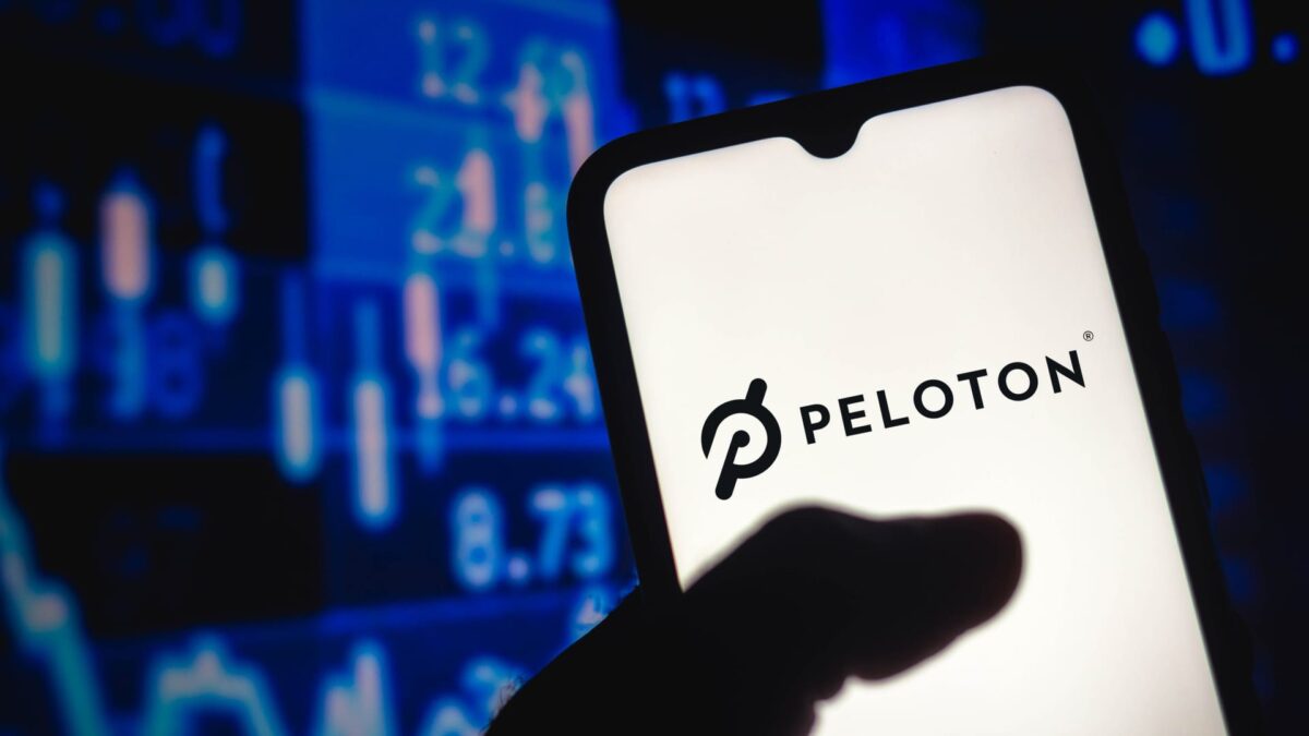 peloton-shares-plummet-after-company-reports-a-big-loss-and-declining-revenue