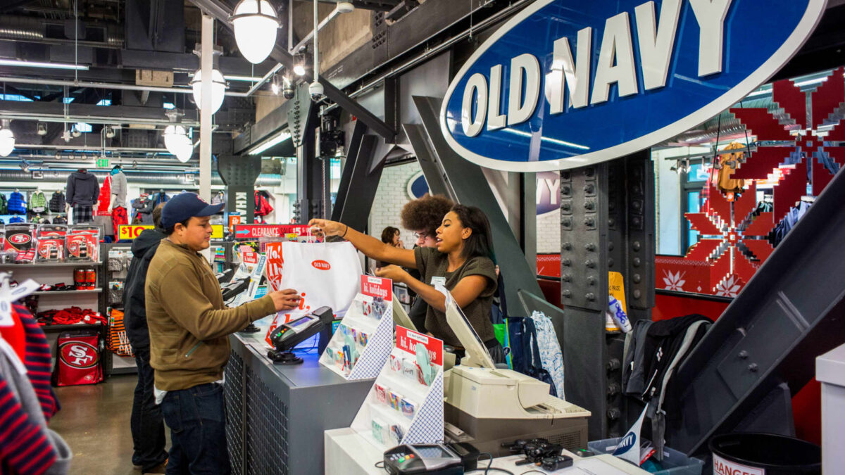 gap-withdraws-2022-financial-outlook-as-old-navy-sales-fall-in-second-quarter