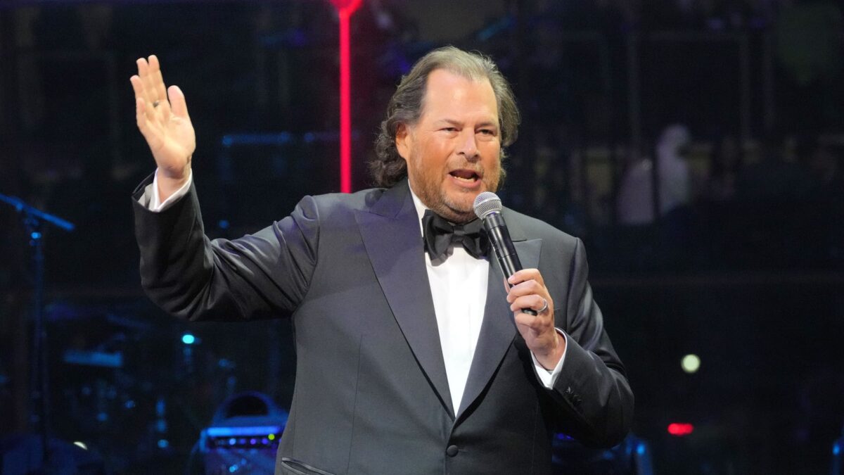 salesforce-trims-full-year-expectations-for-earnings-and-revenue