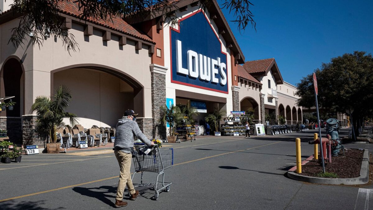 lowe’s-reports-mixed-second-quarter-results,-citing-shortened-spring-that-hurt-sales