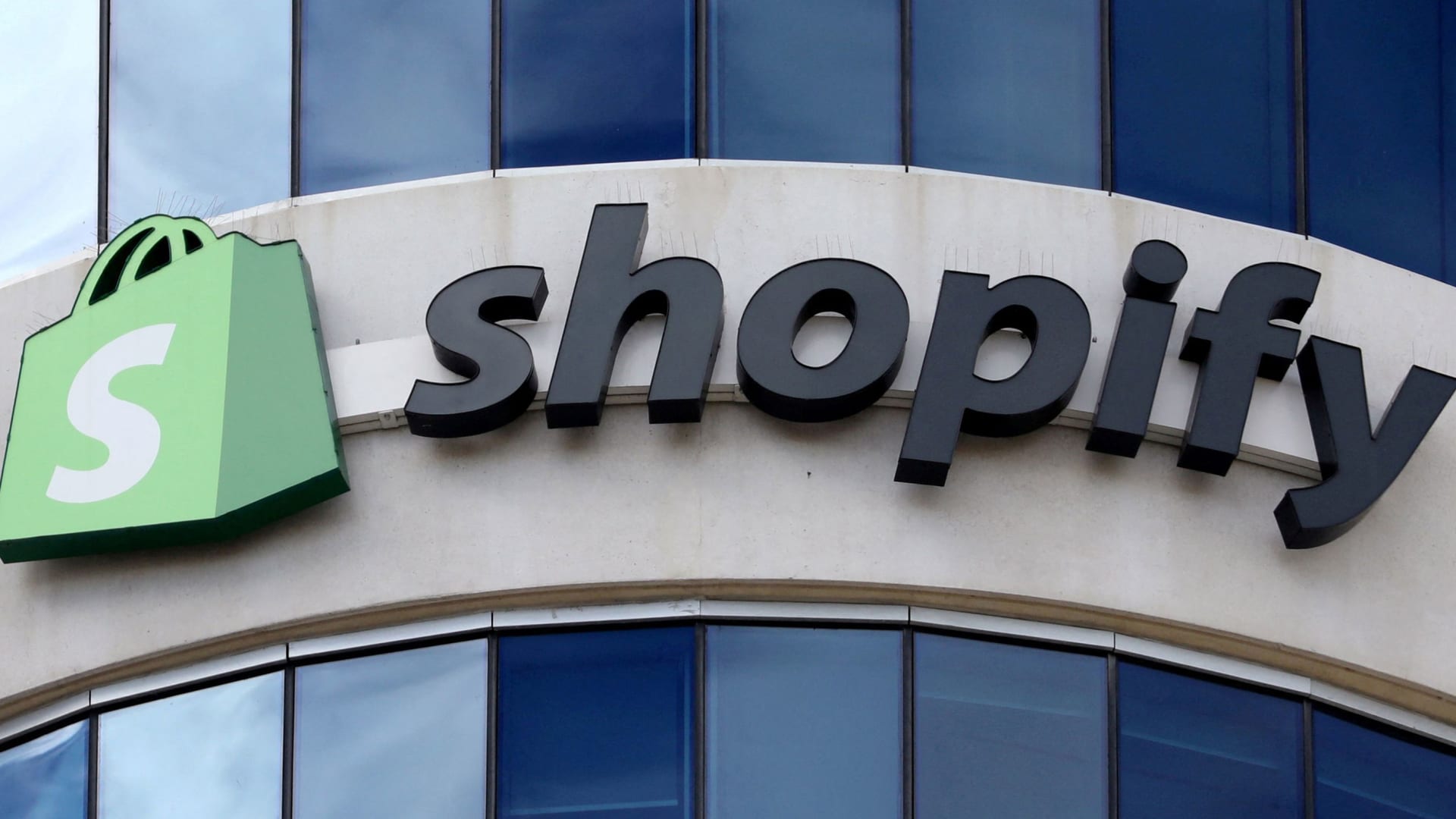 shopify-shares-pop-18%-on-smaller-than-expected-loss