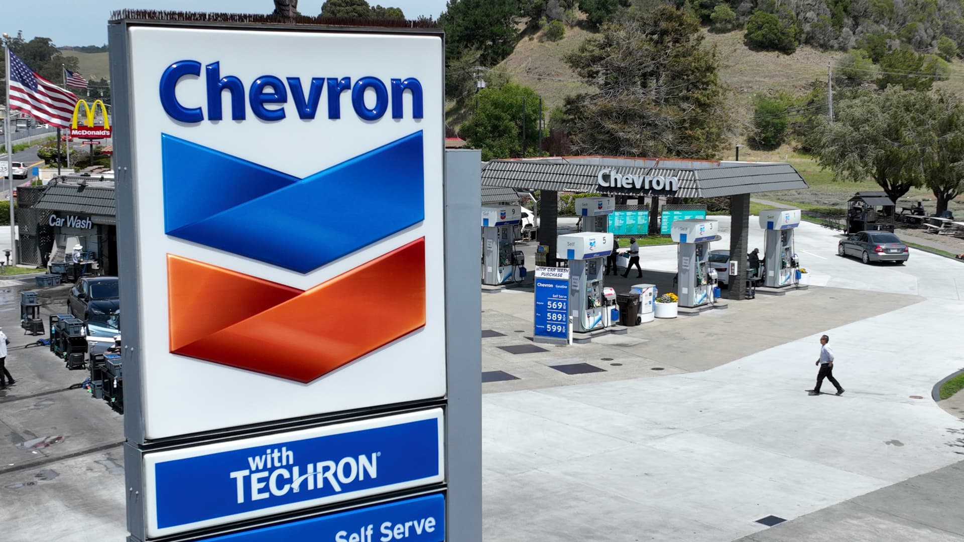 chevron’s-$11.2-billion-quarterly-profit-soars-past-estimates