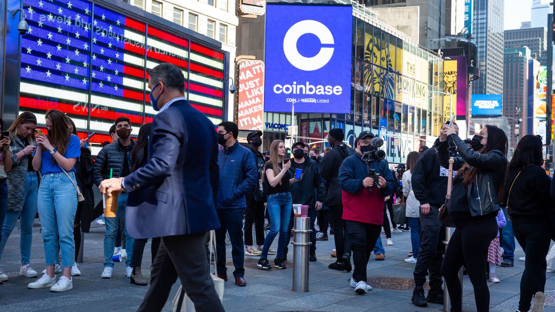 coinbase-reports-better-than-expected-user-numbers-even-as-third-quarter-revenue-plunges