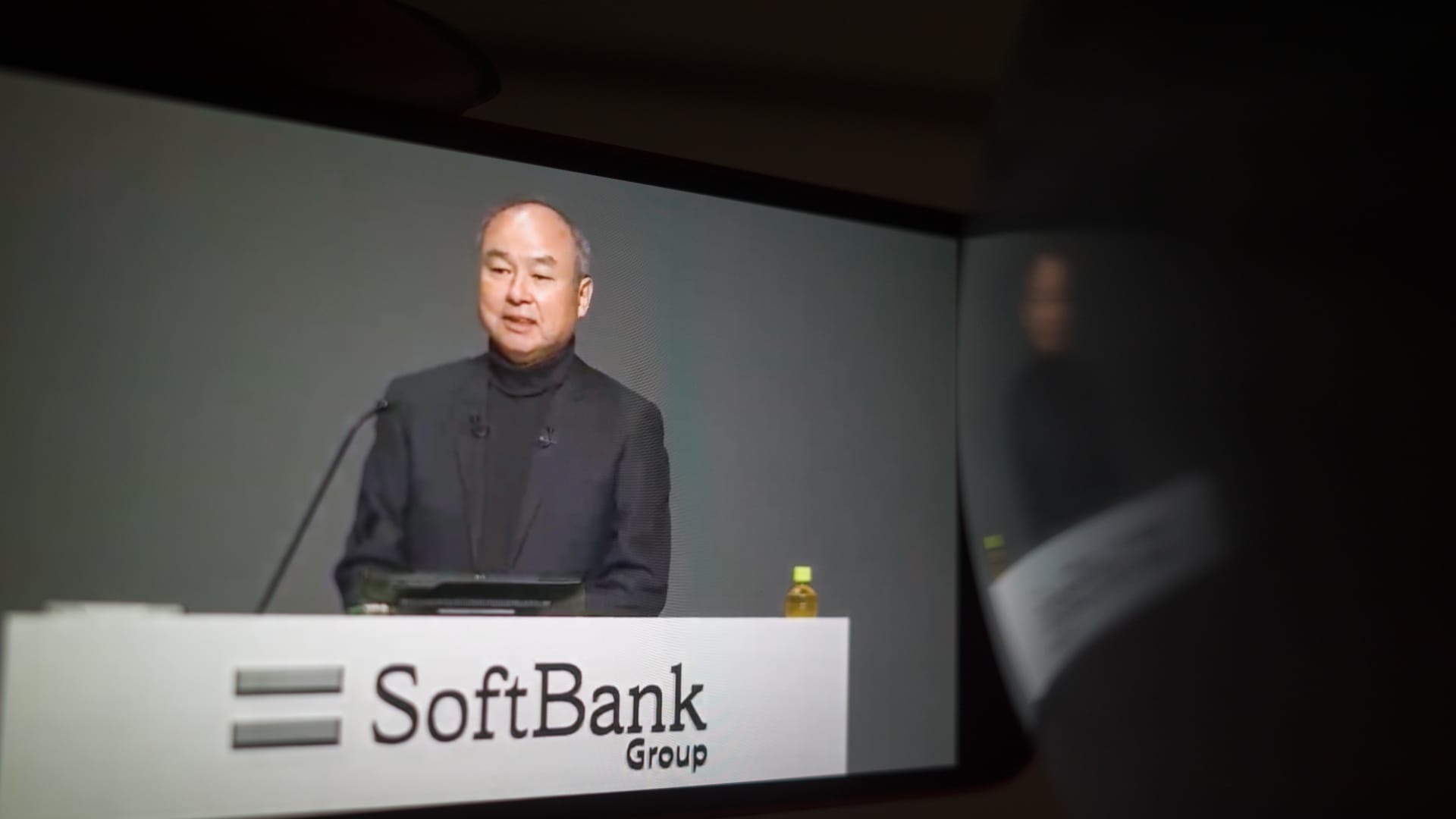 japan’s-softbank-returns-to-quarterly-profit-but-unveils-more-vision-fund-pain