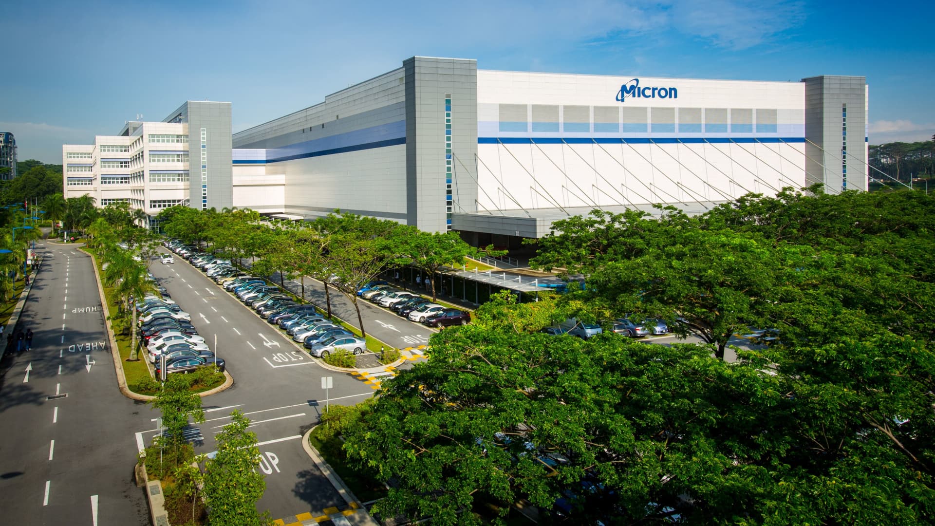 semiconductor-maker-micron-announces-10%-staff-reduction,-suspends-bonuses