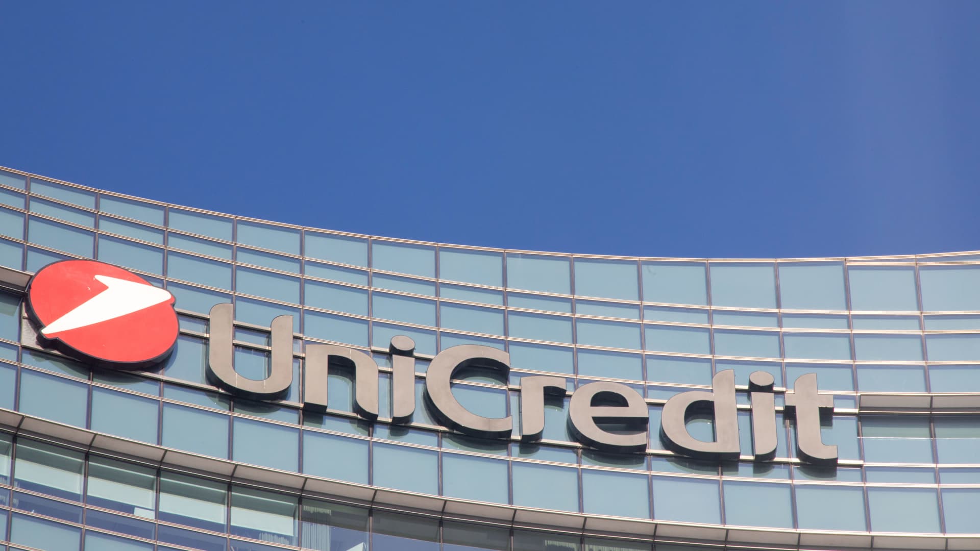 unicredit-hikes-payout-goal-by-40%-after-record-profit