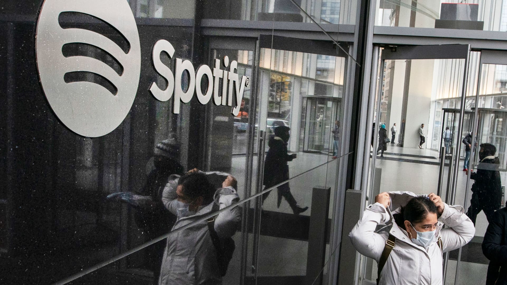 spotify-shares-pop-after-earnings-show-strong-user-growth