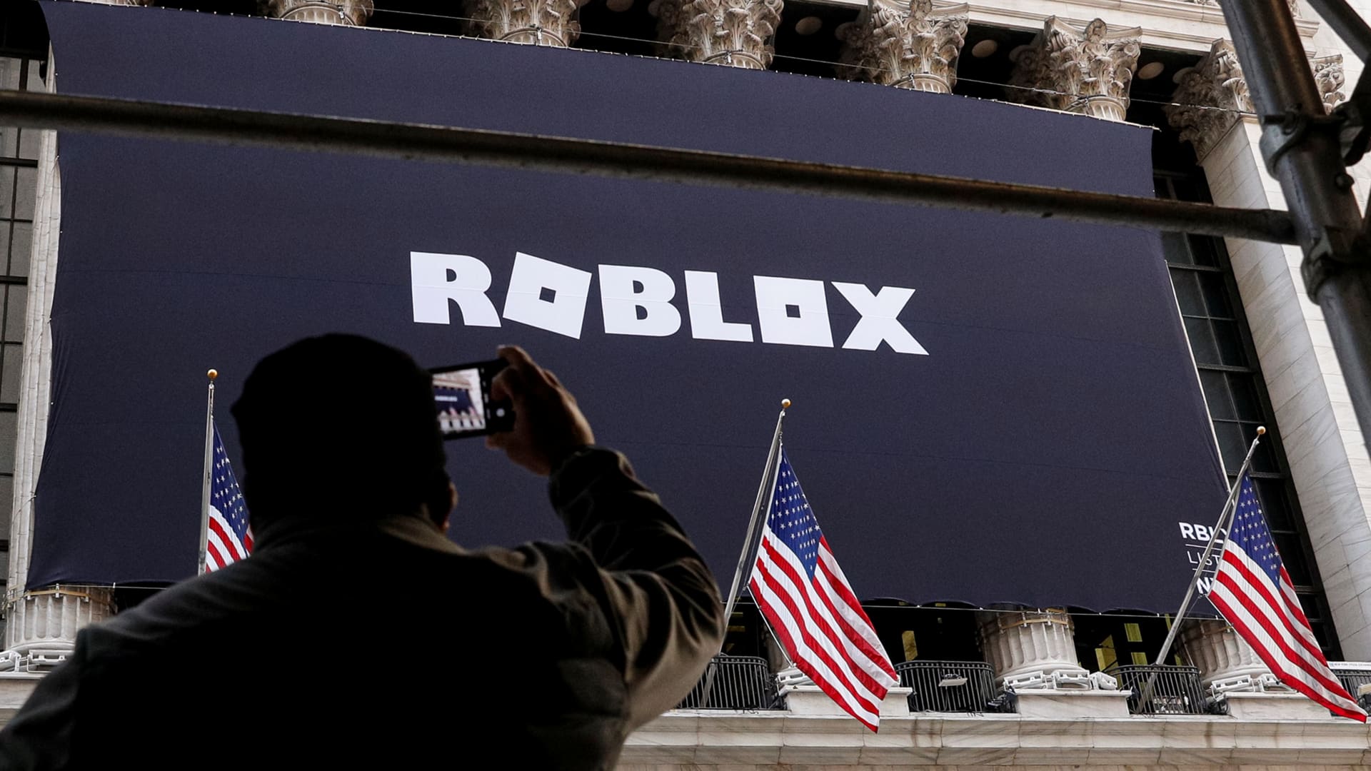 roblox-stock-up-24%-after-fourth-quarter-earnings-report-beats-estimates