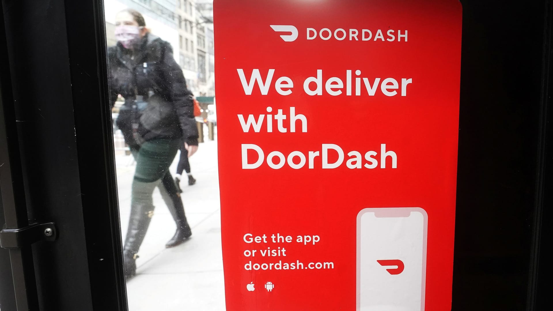 doordash-stock-pops-after-revenue-beat,-rosy-guidance