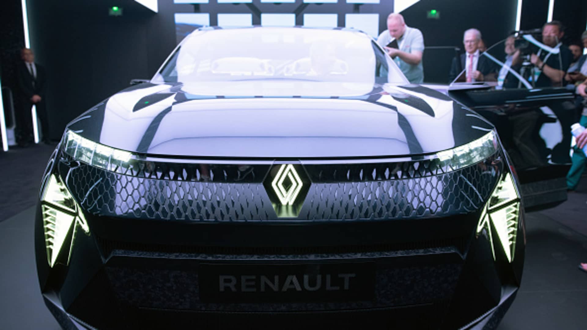 renault-revenues-rise-30%-in-the-first-quarter-on-higher-sales-and-prices