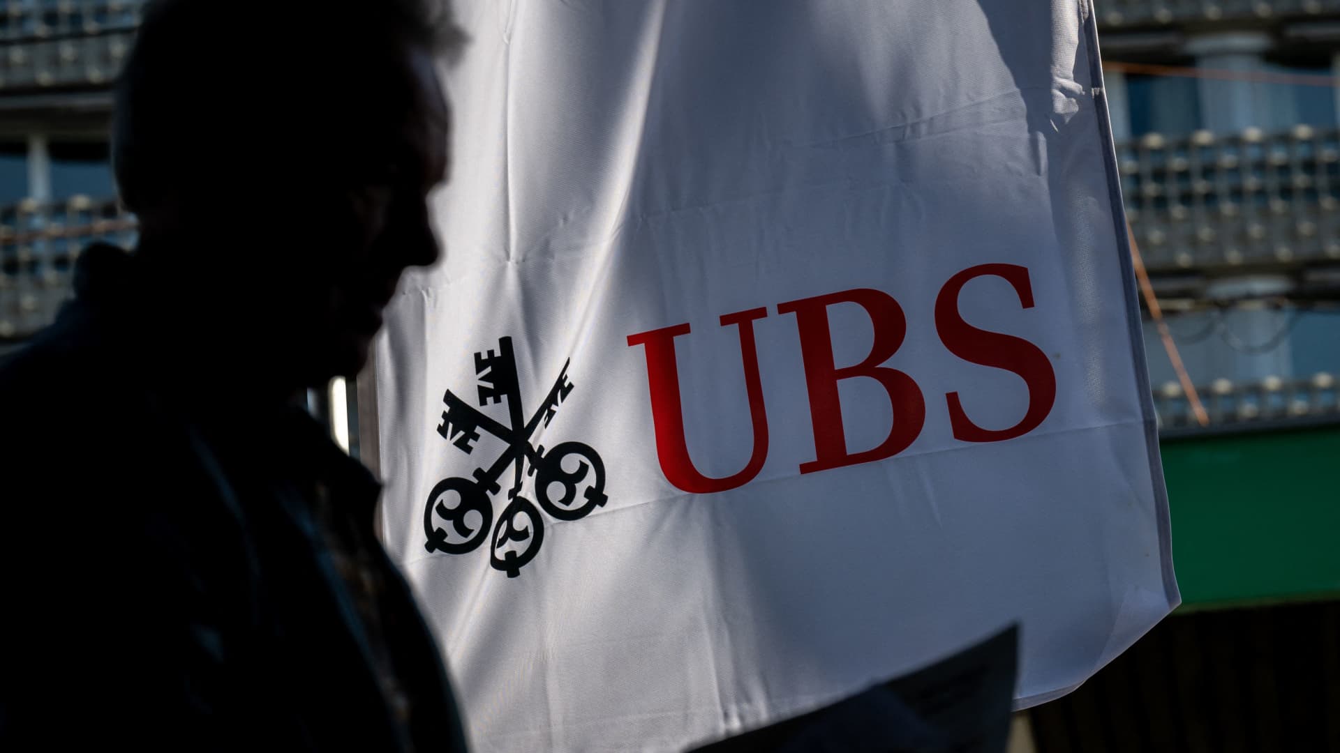 ubs-net-profit-drops-52%-in-the-first-quarter-due-to-hit-from-us.-legal-battle