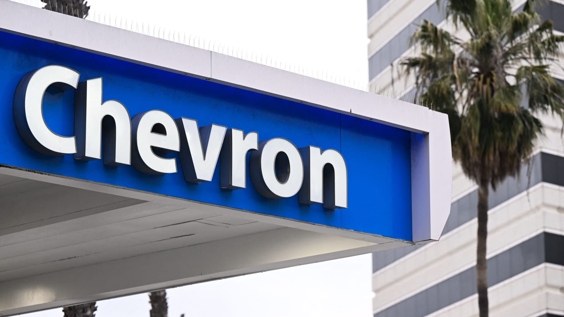 chevron-tops-estimates-with-first-quarter-profit-gain-despite-slide-in-oil-prices