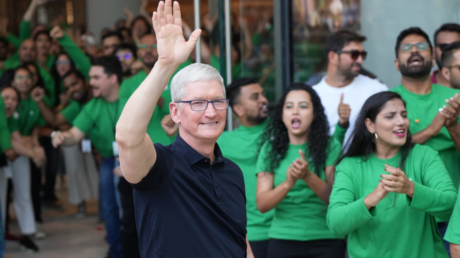 apple-set-to-report-quarterly-earnings-after-the-bell