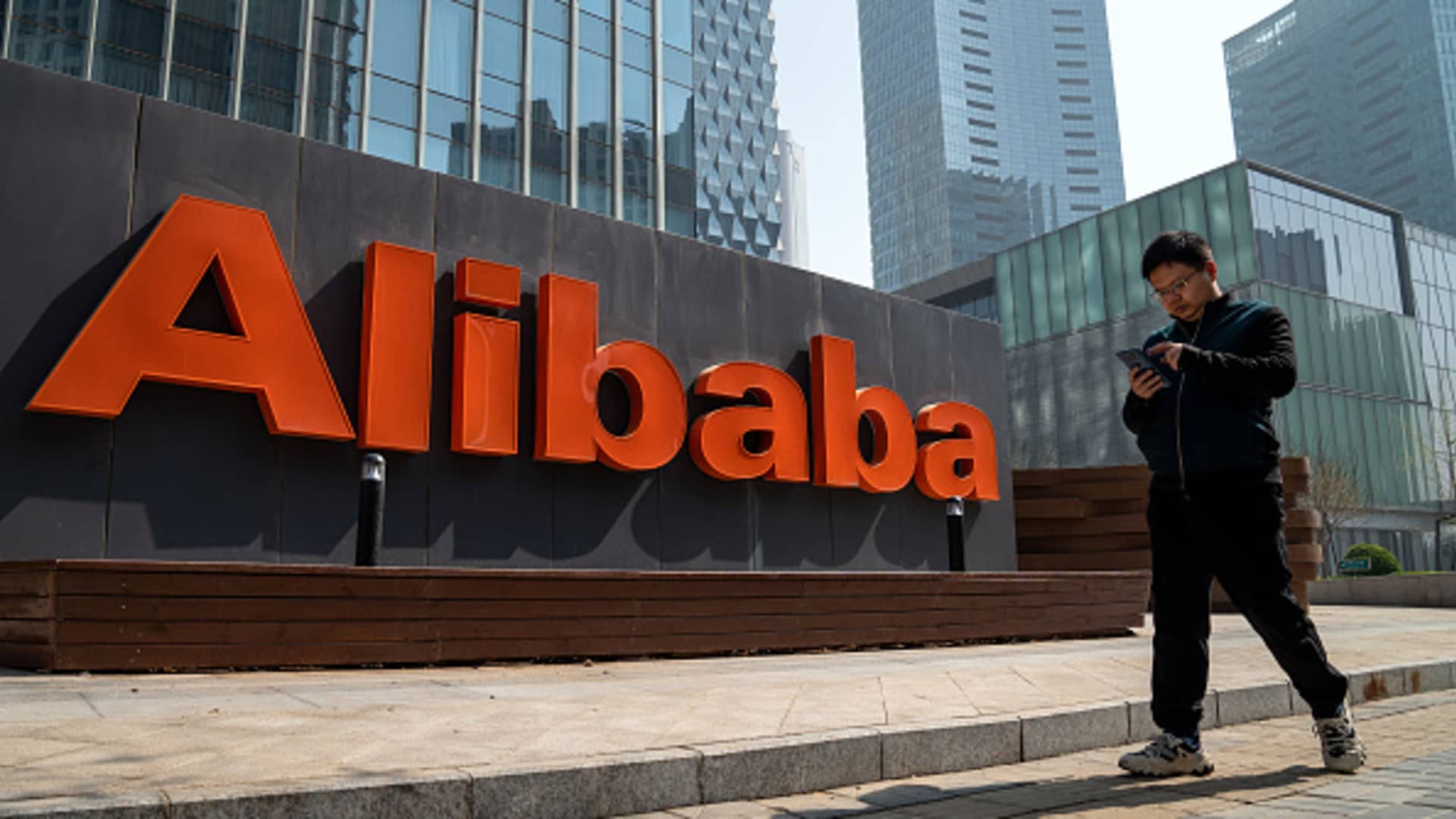 alibaba-shares-dip-as-quarterly-revenues-miss-expectations