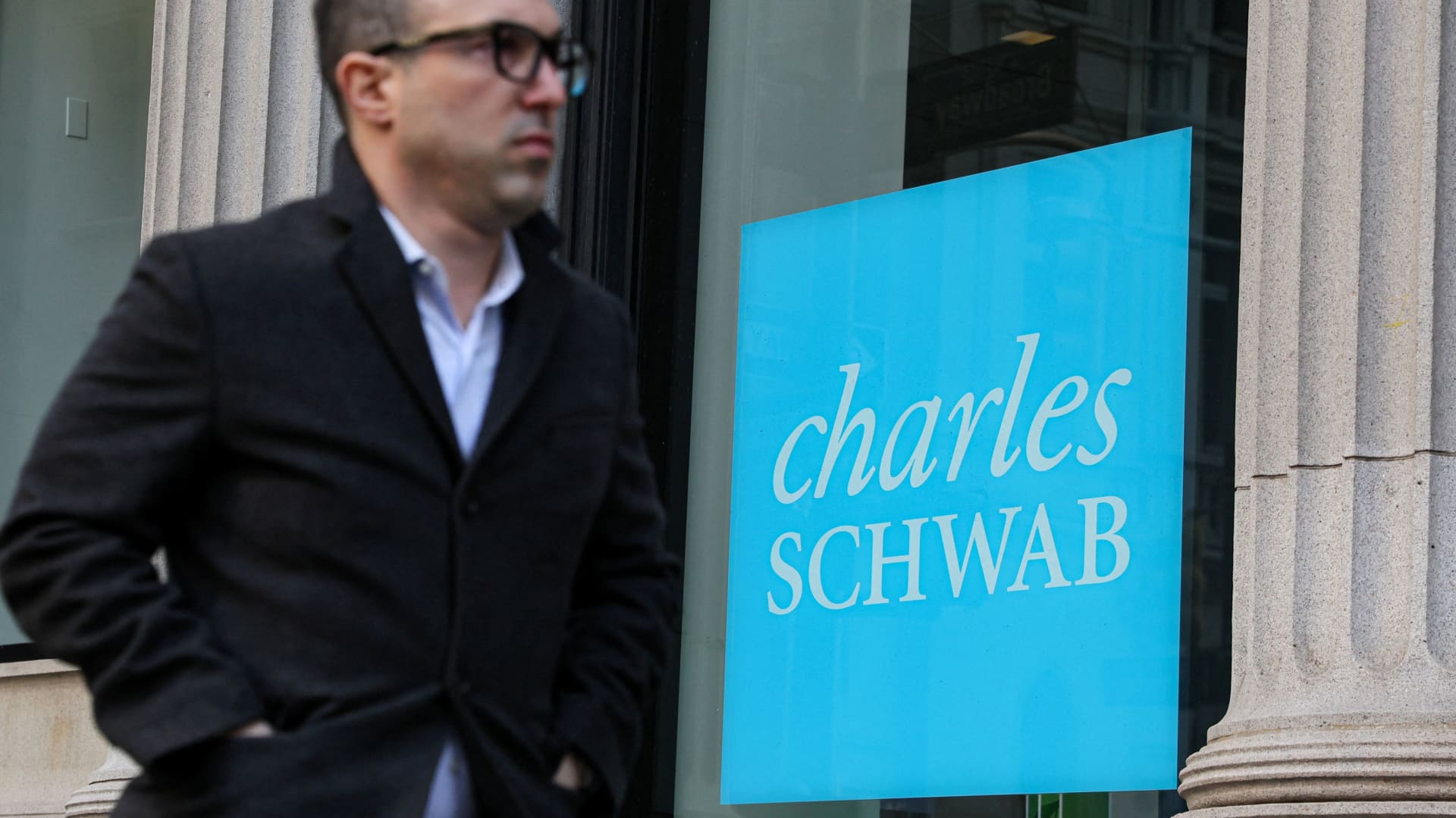 charles-schwab-stock-pops-11%-after-second-quarter-results-beat-expectations