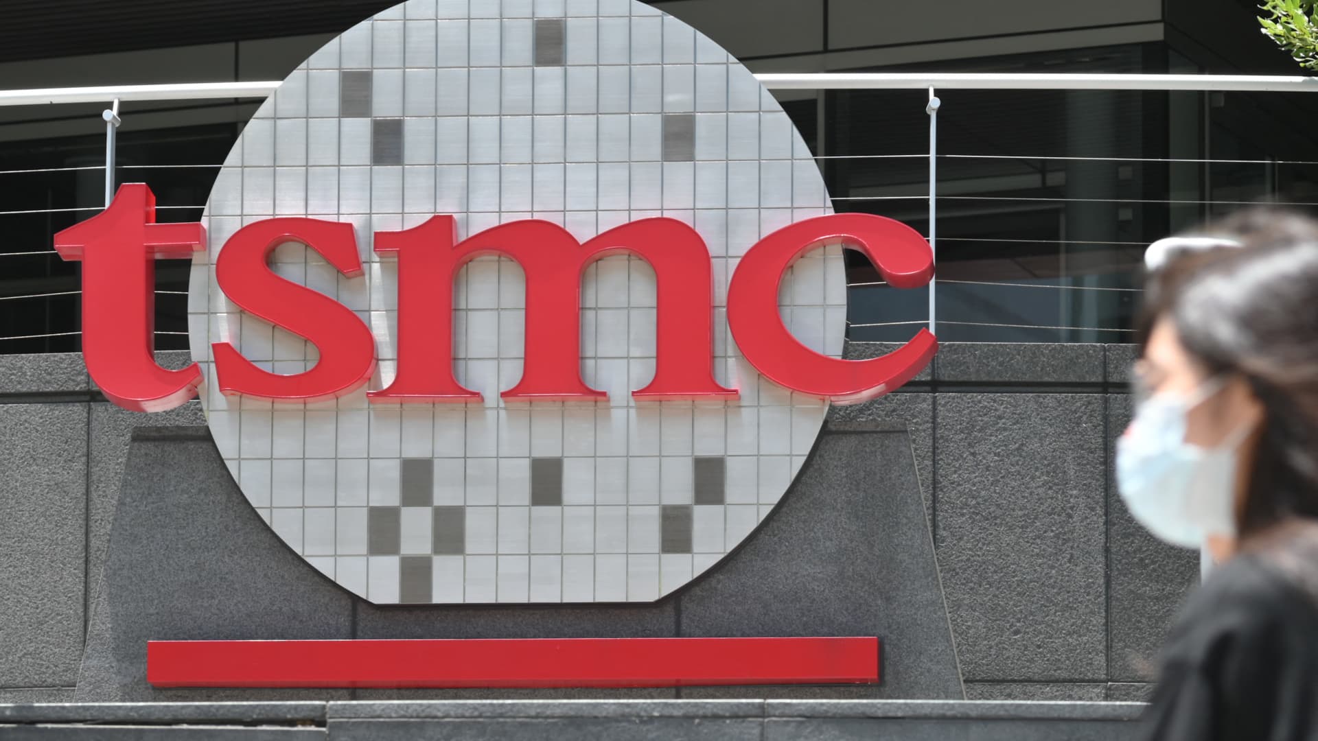 tsmc-reports-first-profit-drop-in-4-years-as-electronics-demand-slump-continues