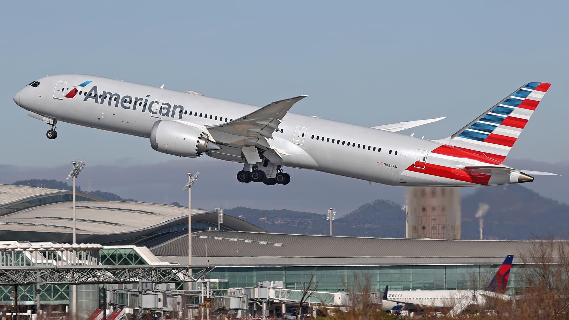 american-airlines-raises-2023-profit-forecast-after-strong-second-quarter