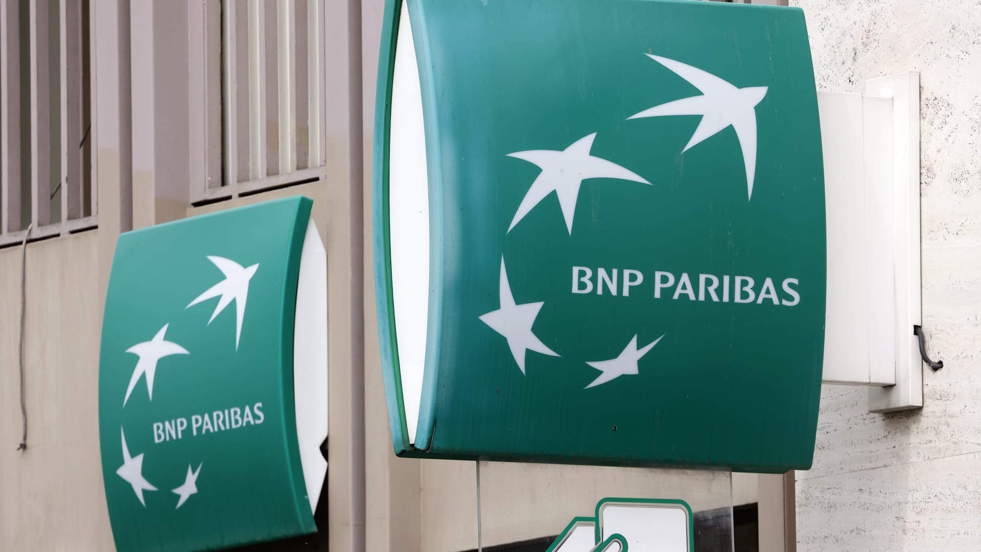 bnp-paribas-beat-estimates-on-debt-financing,-cost-management