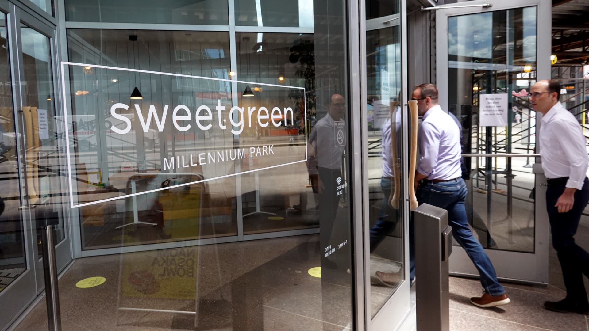 sweetgreen-shares-tumble-after-salad-chain-reports-weak-sales-but-narrowing-losses