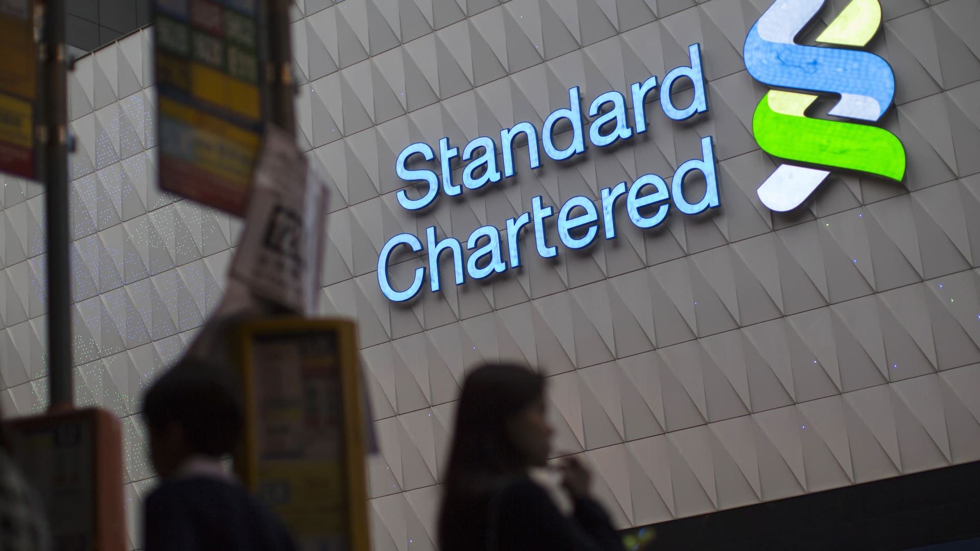 stanchart-lifts-annual-profit-outlook,-sets-new-$1-billion-share-buyback