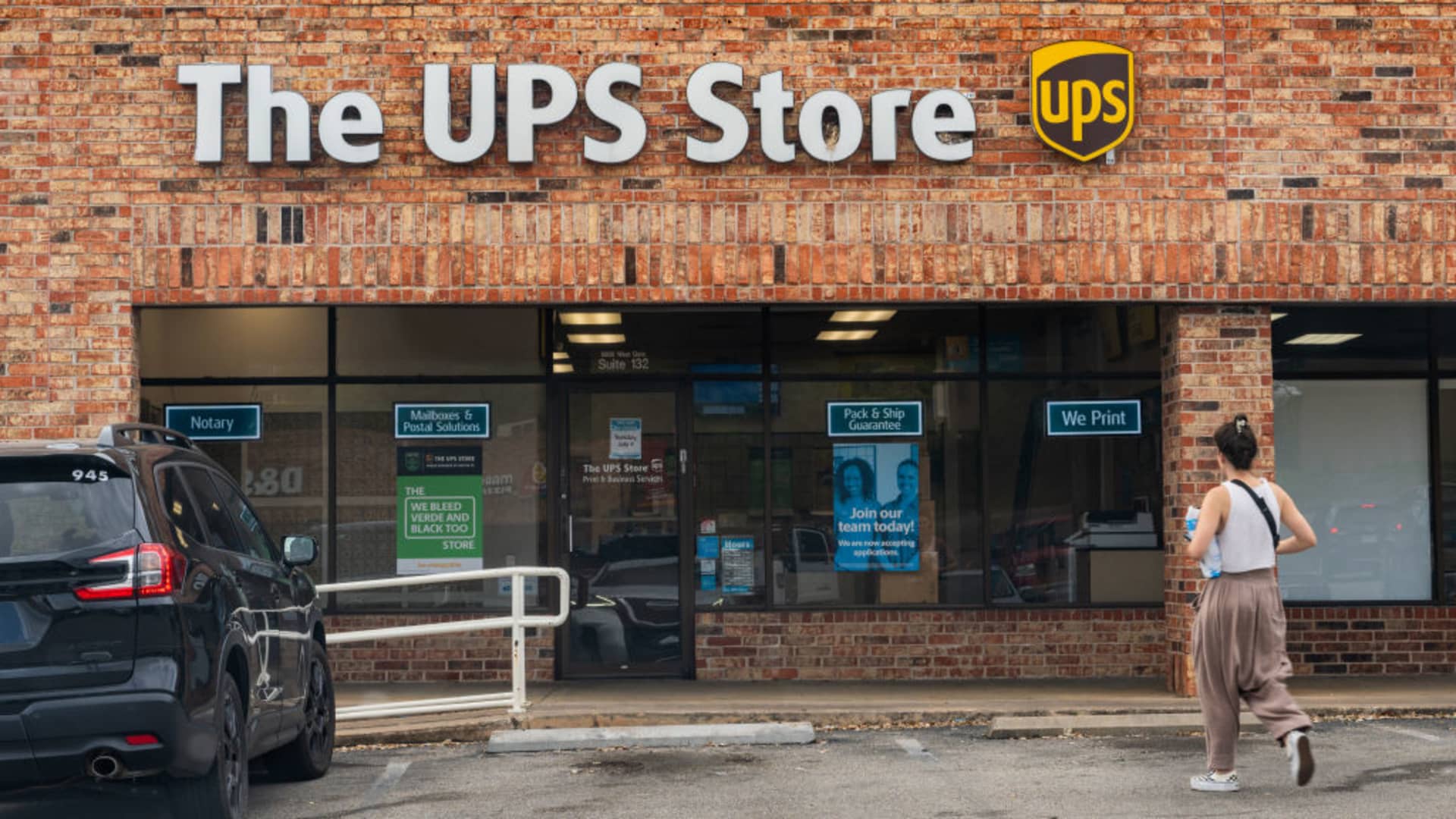 ups-cuts-revenue-view-on-lower-e-commerce-demand,-new-labor-contract