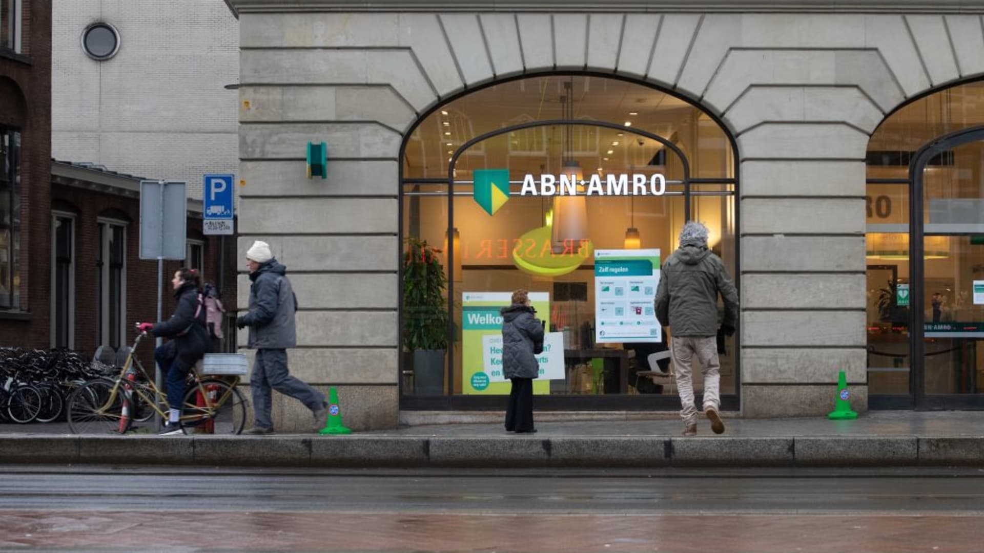 abn-amro-profit-jumps-on-higher-rates,-may-miss-2024-cost-targets