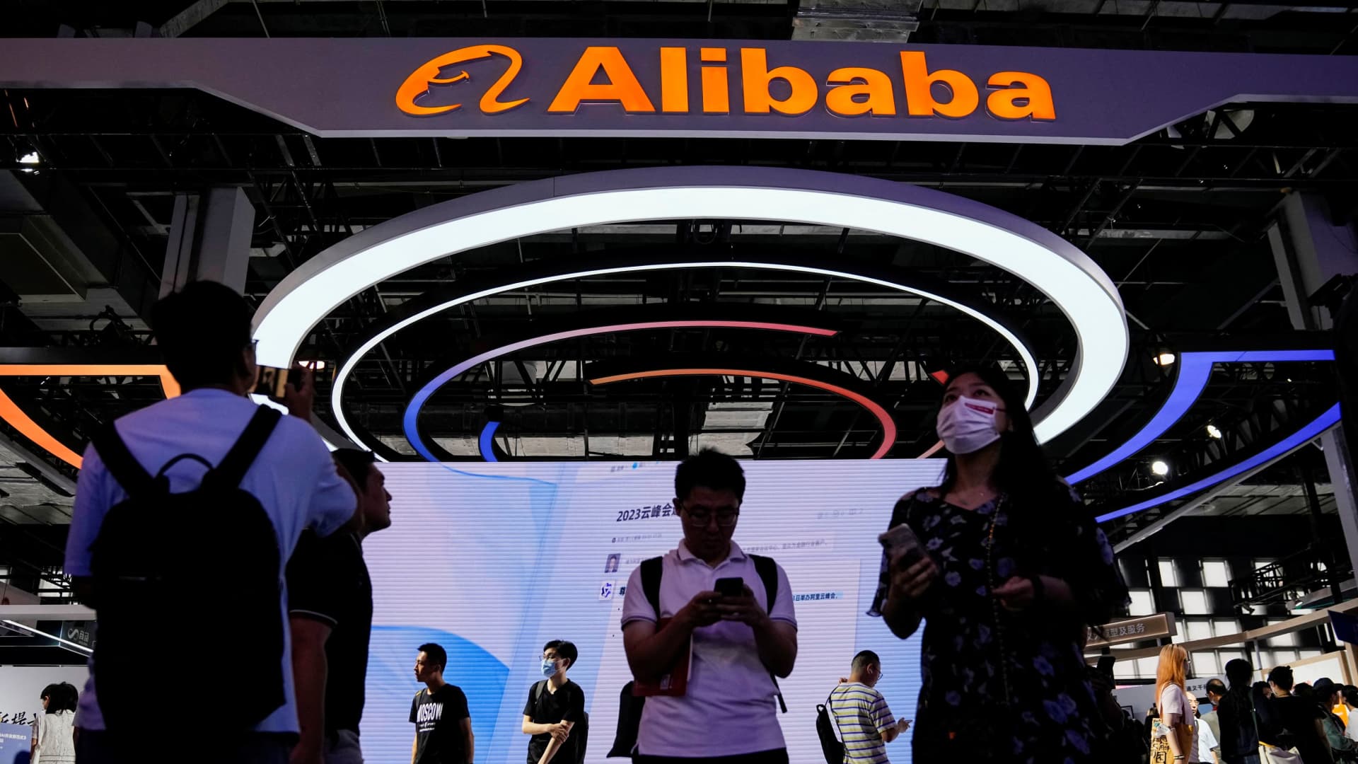 alibaba-reports-solid-earnings-beat,-revenue-rises-most-since-sept.-2021