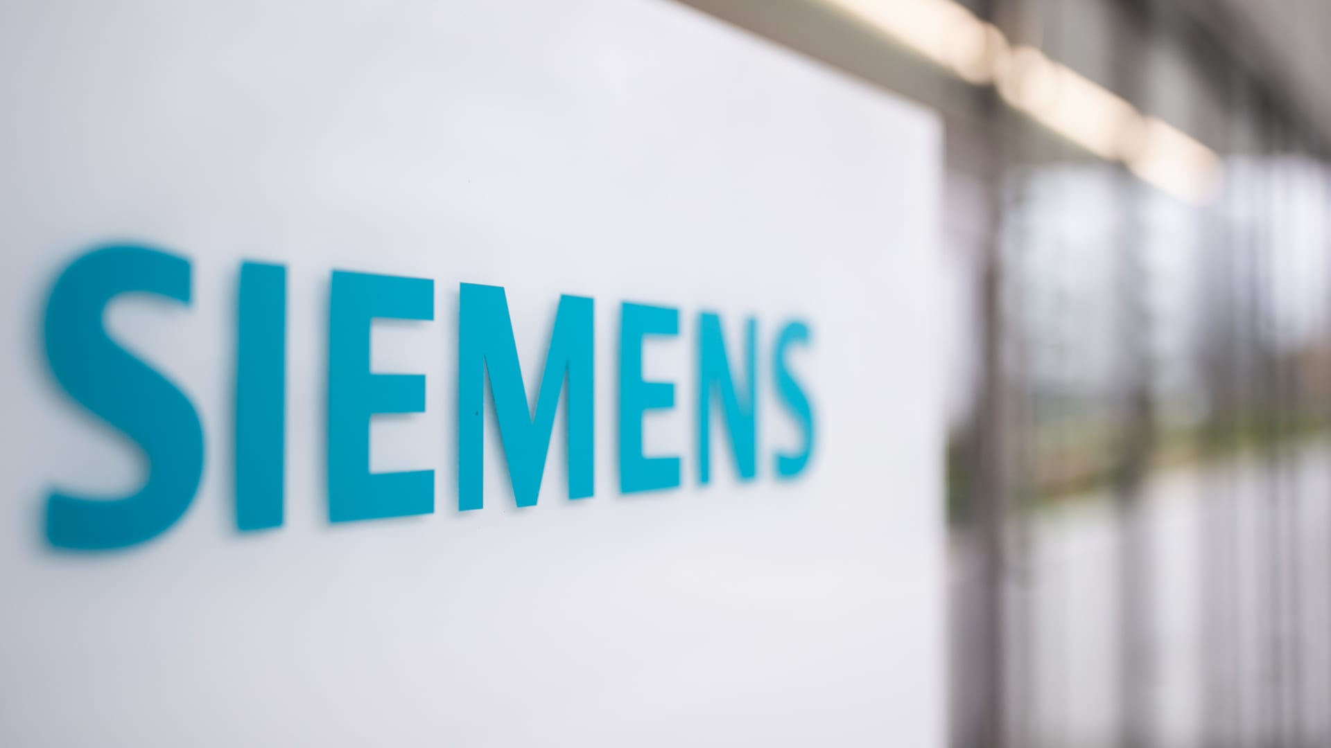 siemens-sees-weakening-demand-trends-as-third-quarter-misses-forecasts