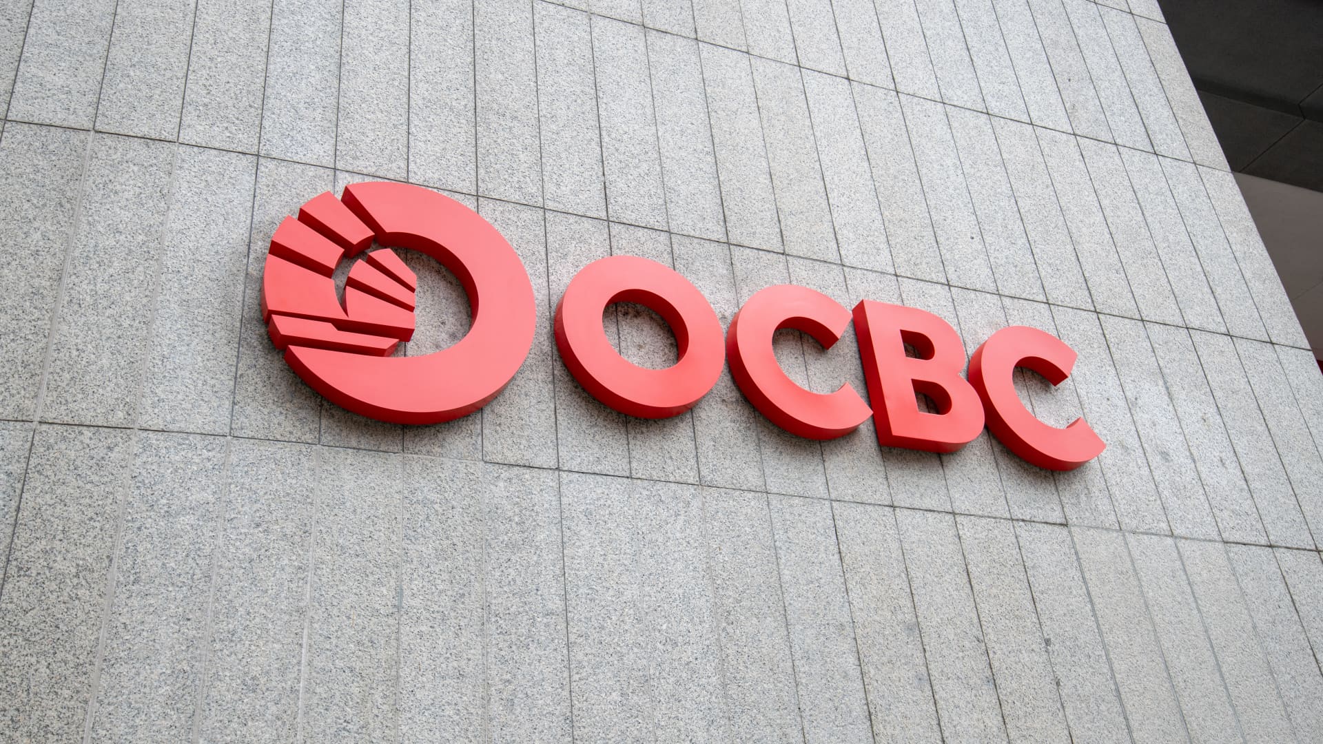 singapore’s-ocbc-bank-suffers-brief-outage,-shares-gain-1%