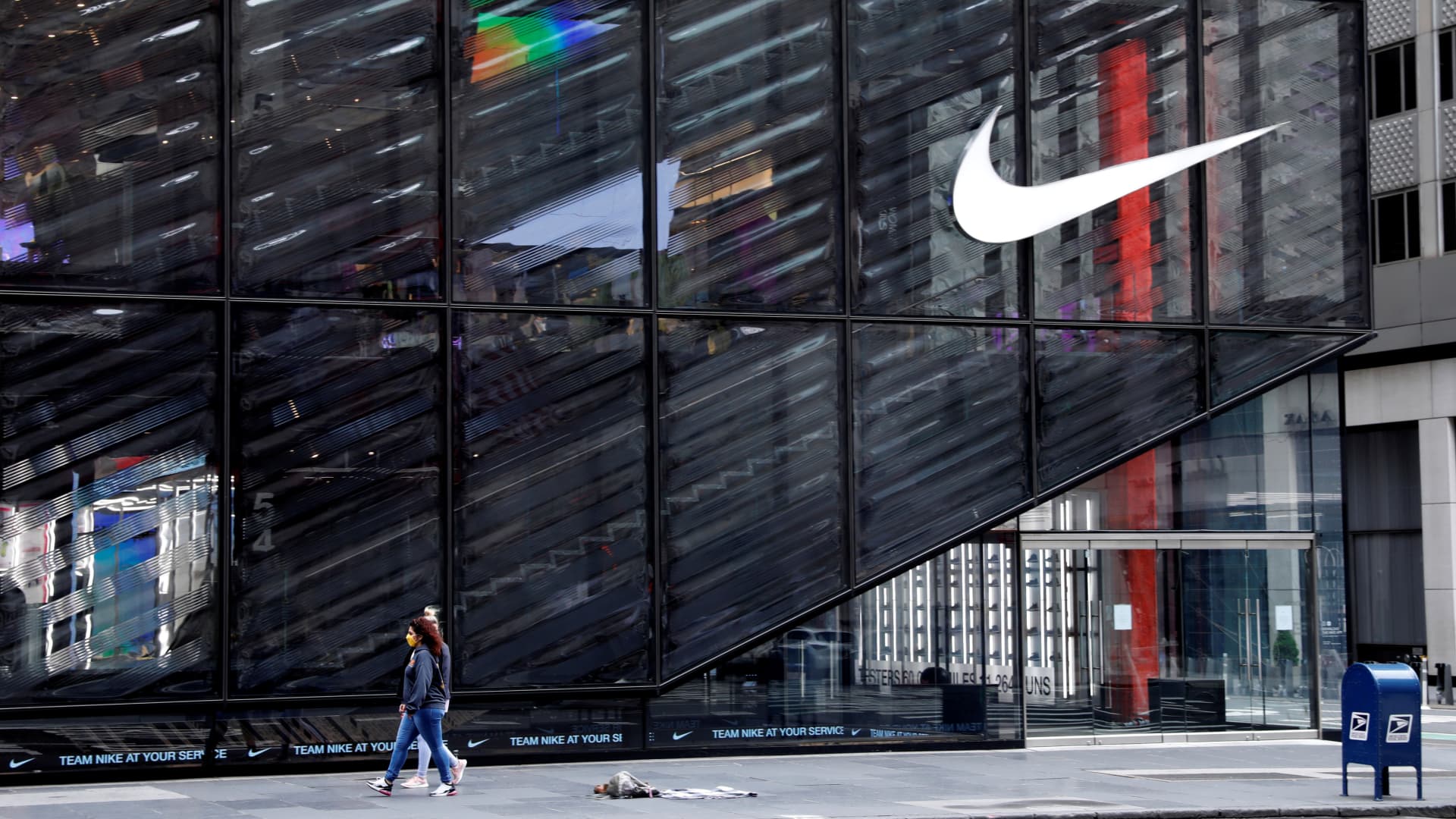 jefferies-downgrades-nike,-says-wholesale-and-china-pressures-will-keep-stock-in-check