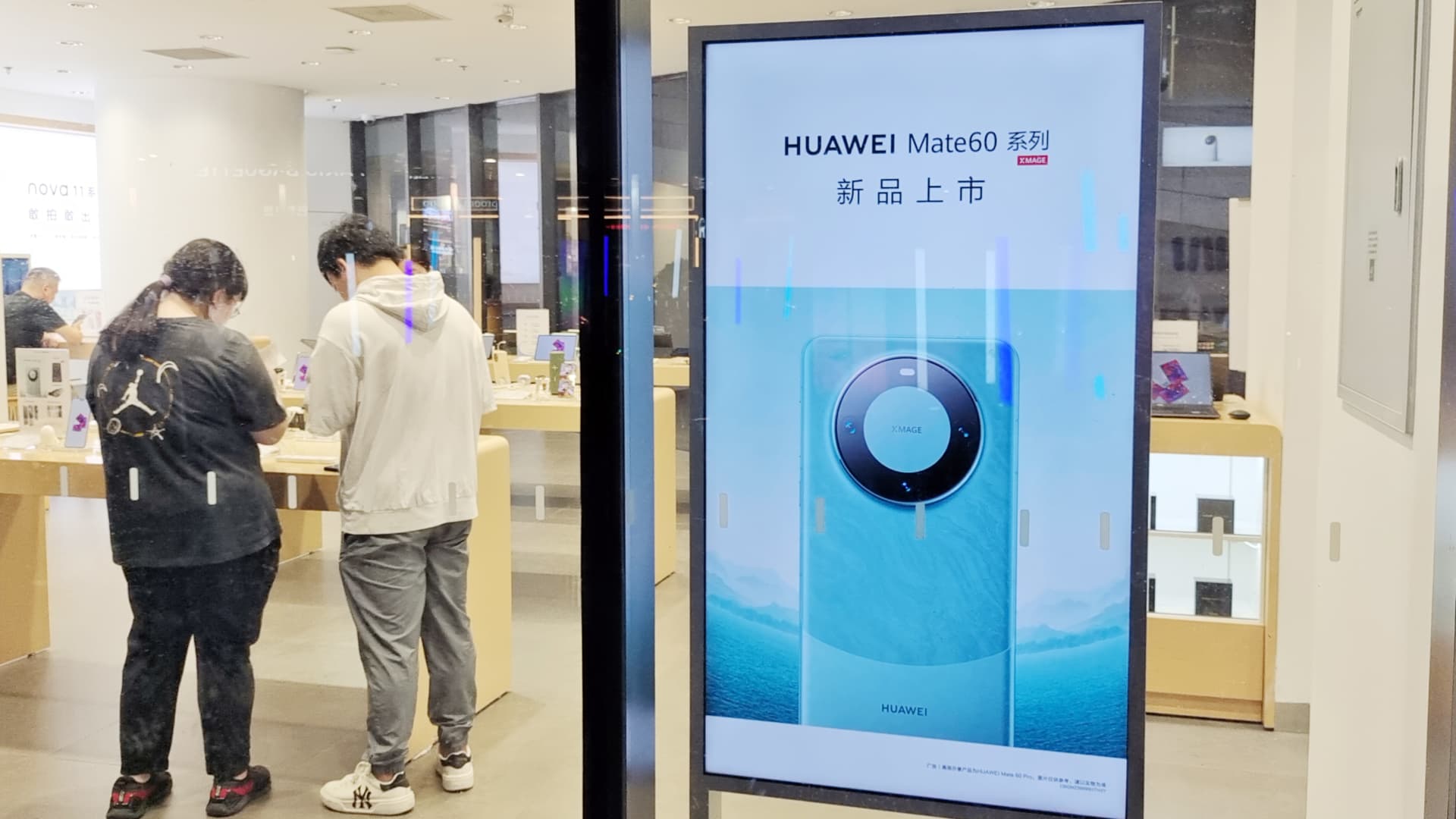 huawei-stays-silent-on-secretive-5g-phone-at-high-profile-product-launch