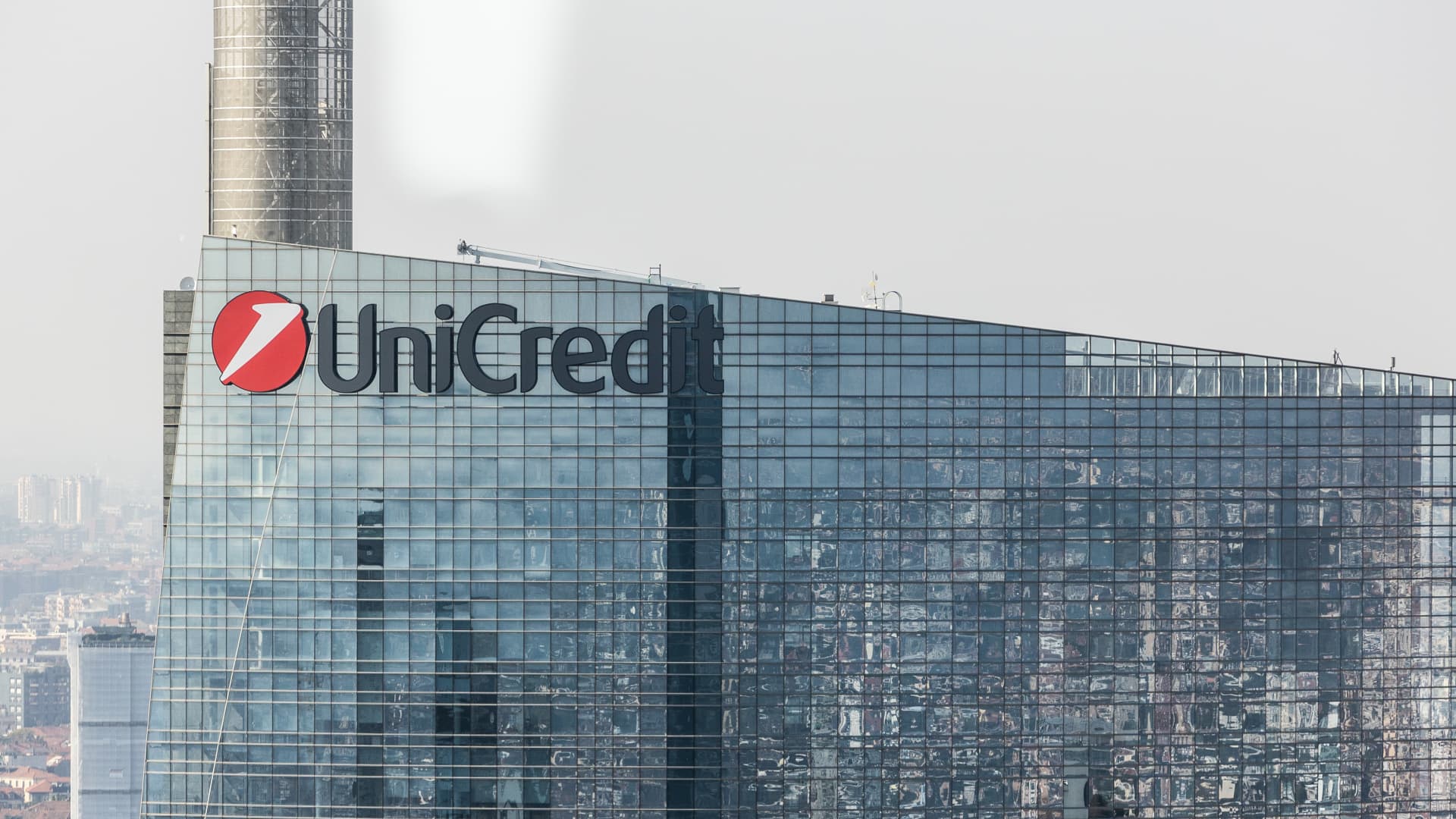 unicredit-beats-third-quarter-profit-estimates,-keeps-2023-outlook