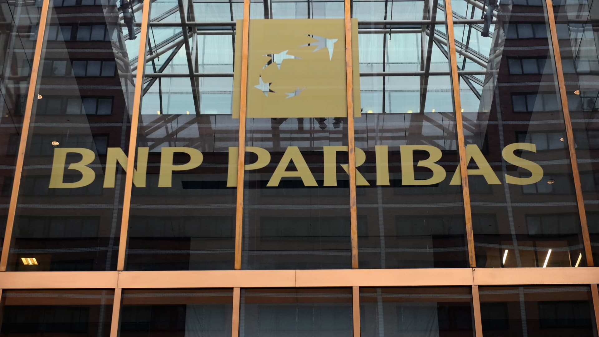 bnp-paribas-posts-in-line-q3-profits-as-trading-declines