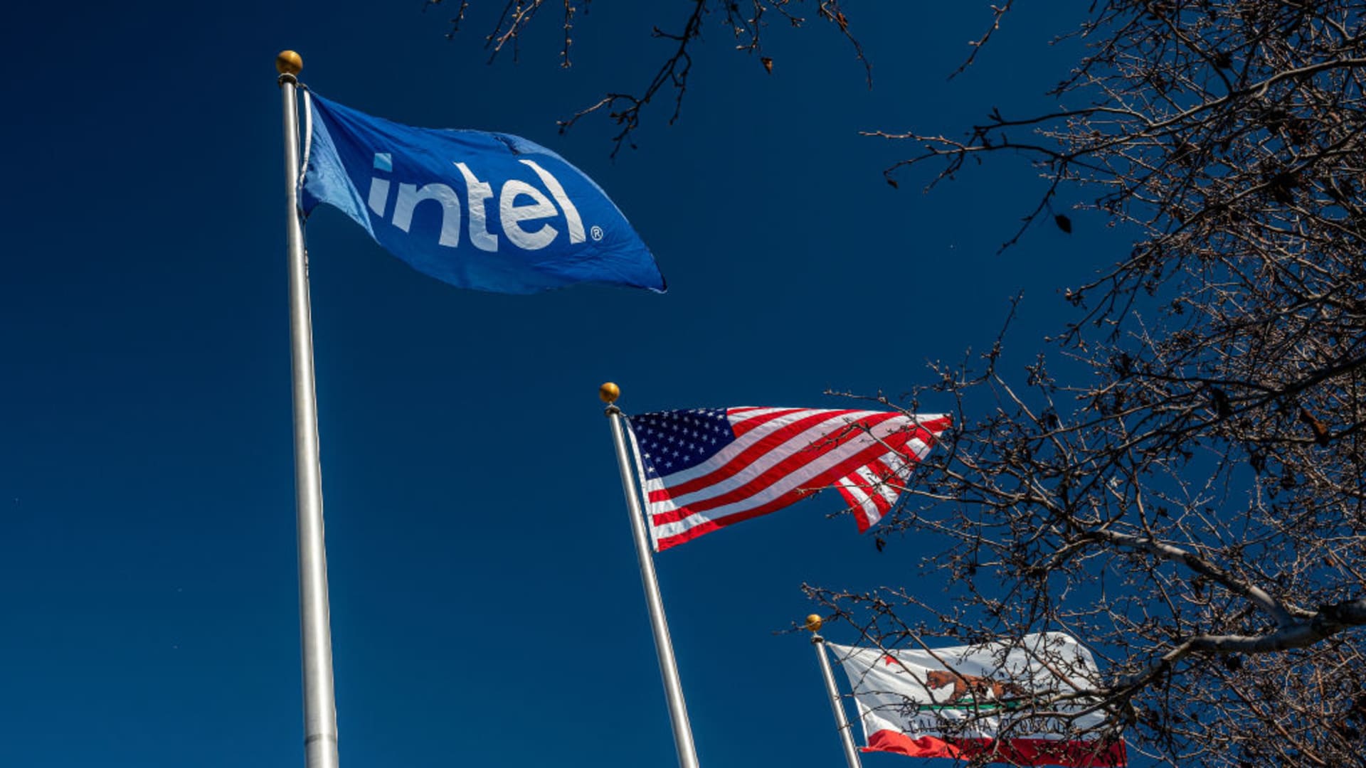 intel-stock-rises-on-earnings-beat-and-strong-revenue-guidance