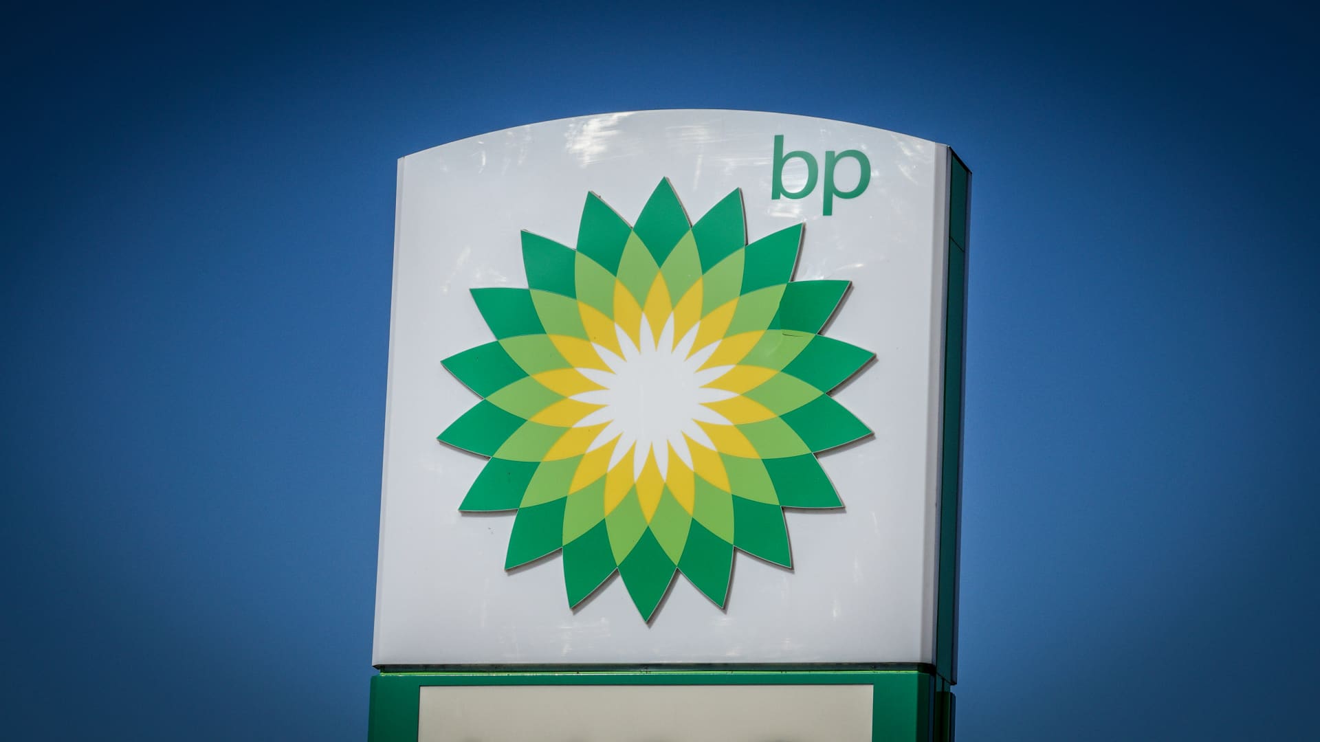 oil-major-bp-misses-estimates-for-third-quarter-as-profits-plummet