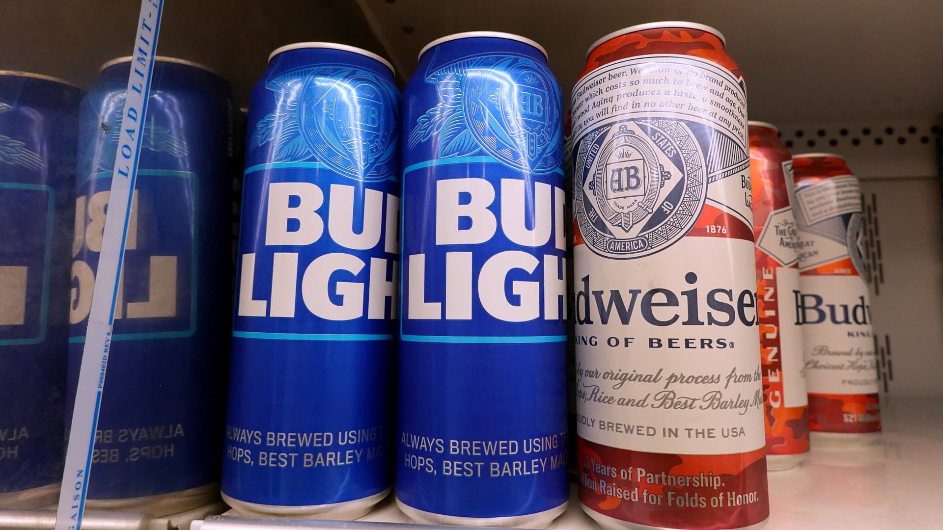 beer-giant-ab-inbev-beats-forecasts,-but-bud-light-boycott-continues-to-hit-us.-revenues