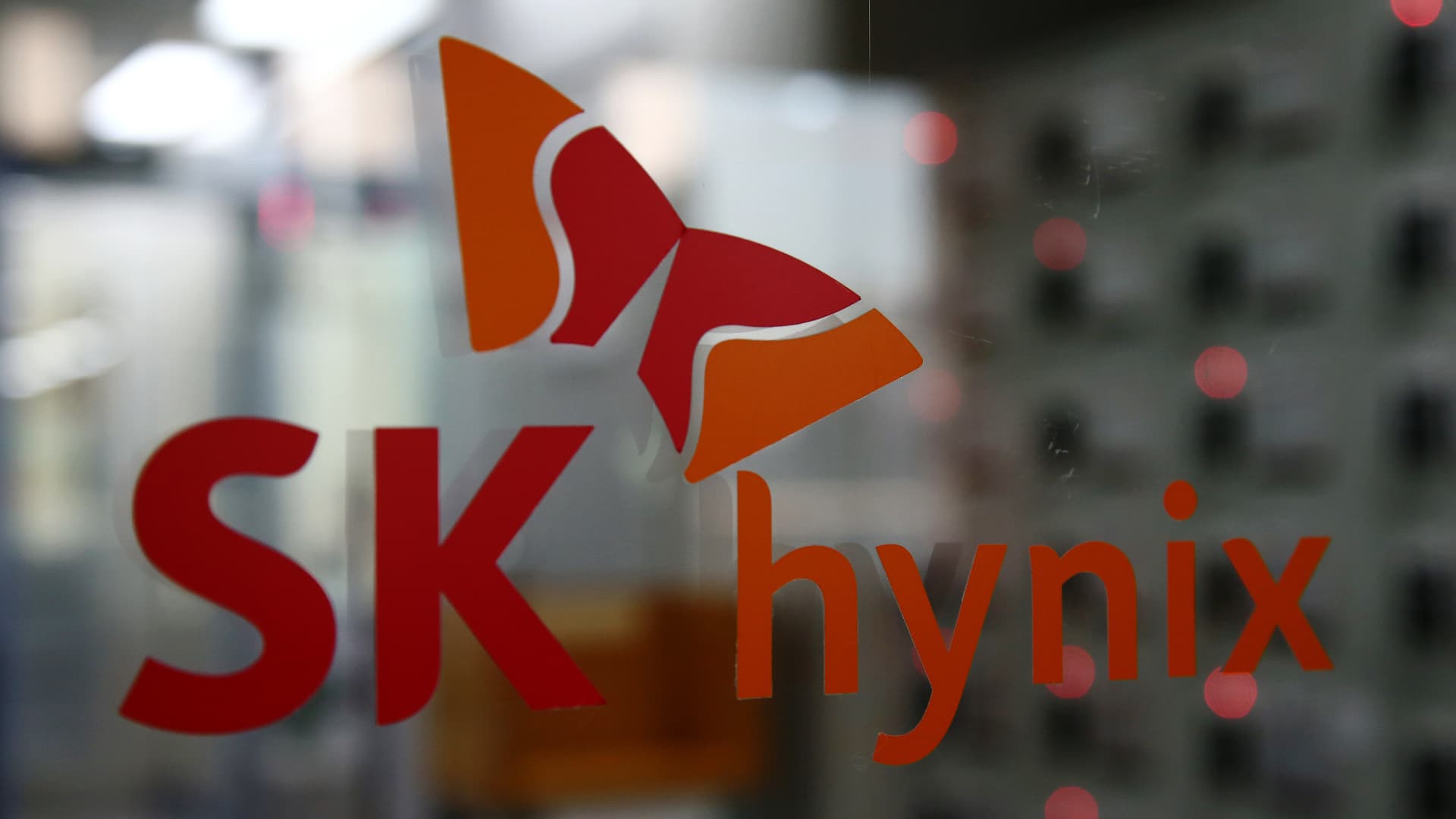 sk-hynix-logs-surprise-fourth-quarter-profit,-aims-to-be-‘total-ai-memory-chip-provider’