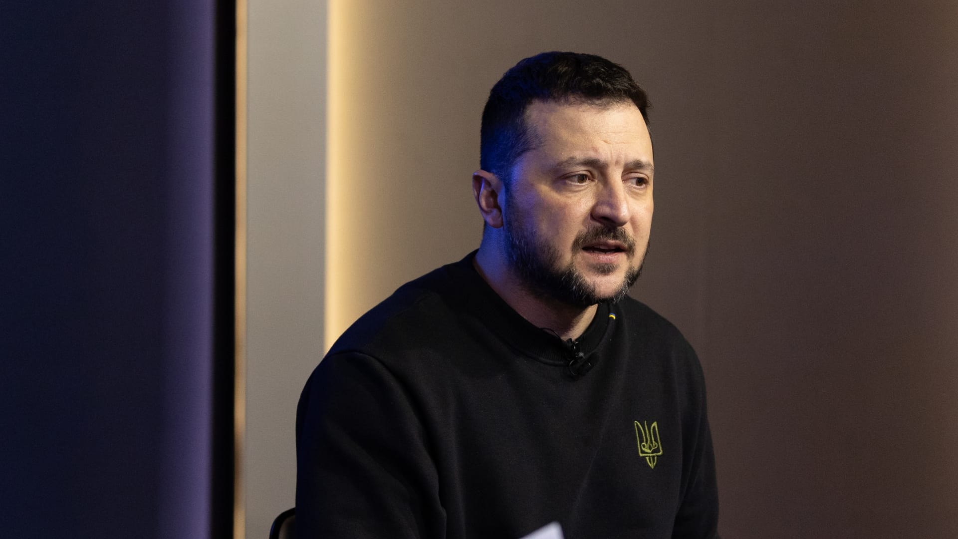 zelenskyy’s-income-fell-drastically-following-russia’s-invasion,-new-declaration-reveals