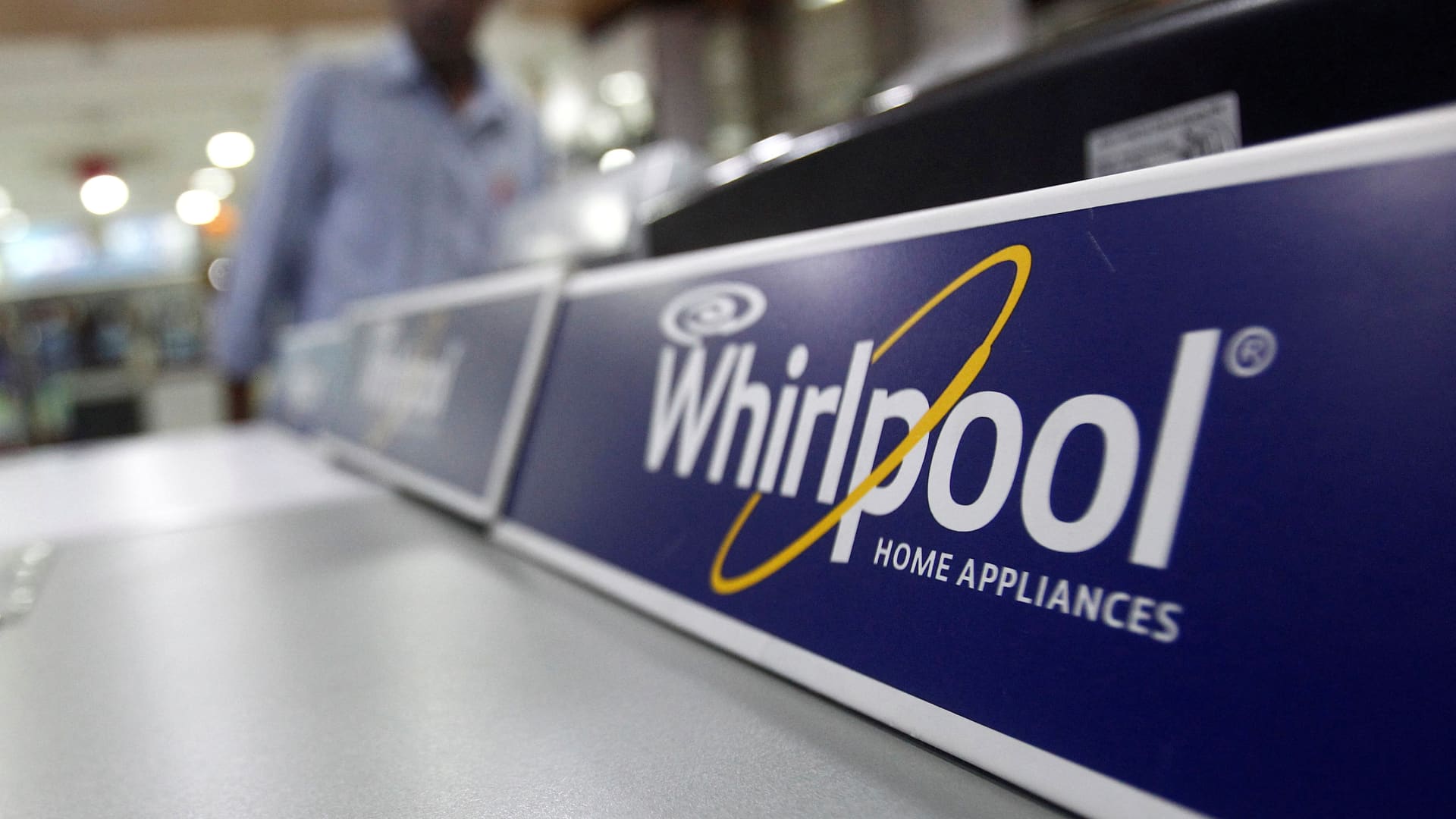 stocks-making-the-biggest-moves-after-hours:-whirlpool,-f5,-cleveland-cliffs-and-more