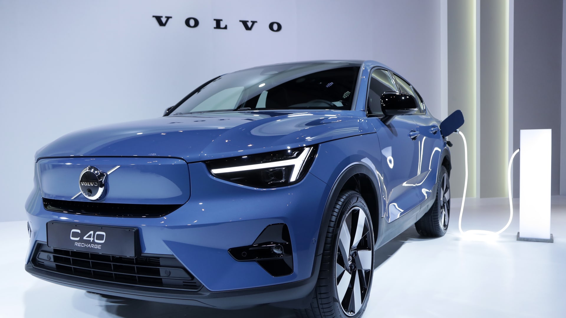 volvo-shares-jump-20%-on-higher-sales,-plans-to-stop-polestar-funding