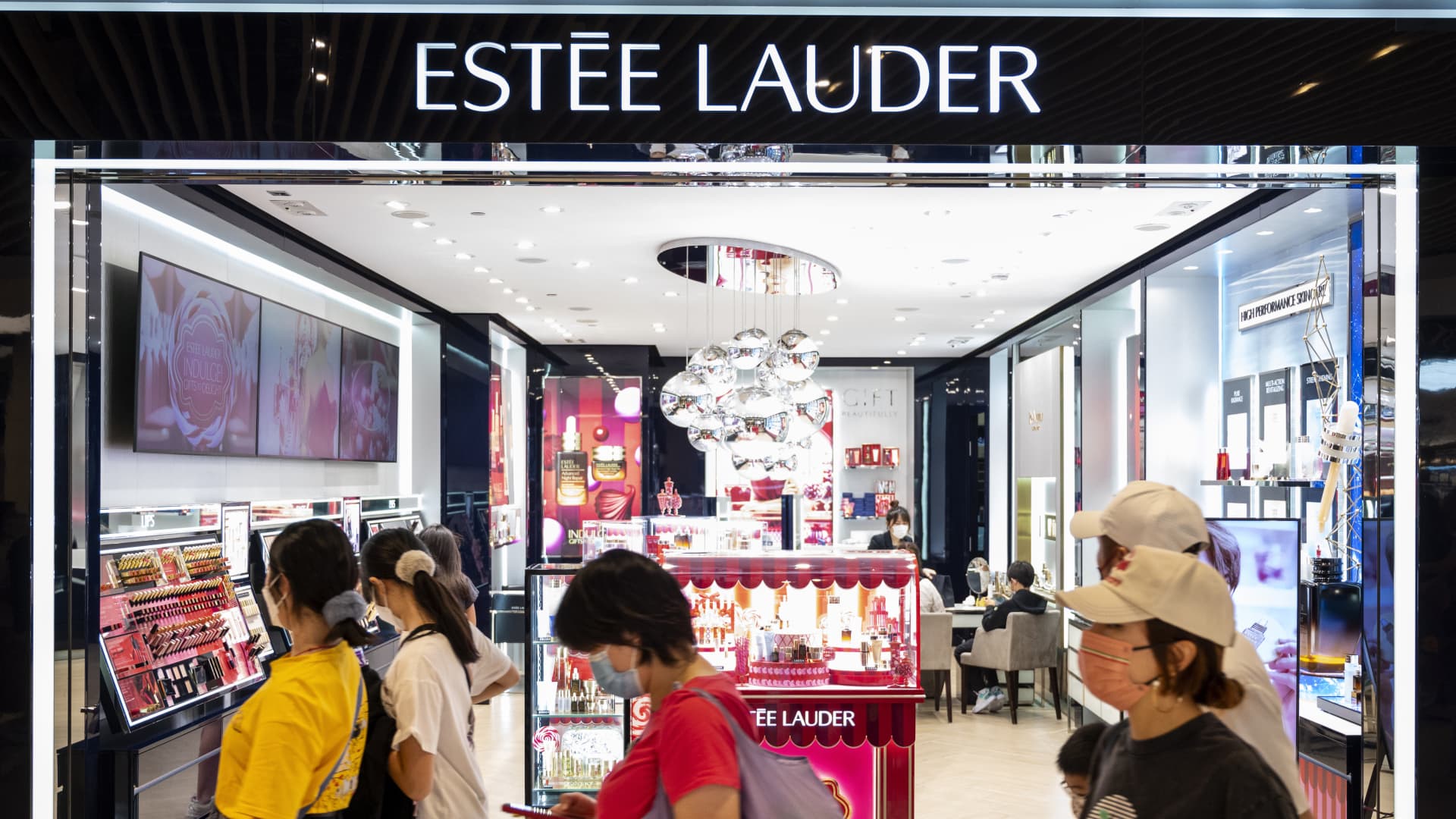 estee-lauder-to-cut-jobs-on-delayed-china-recovery;-shares-surge-16%