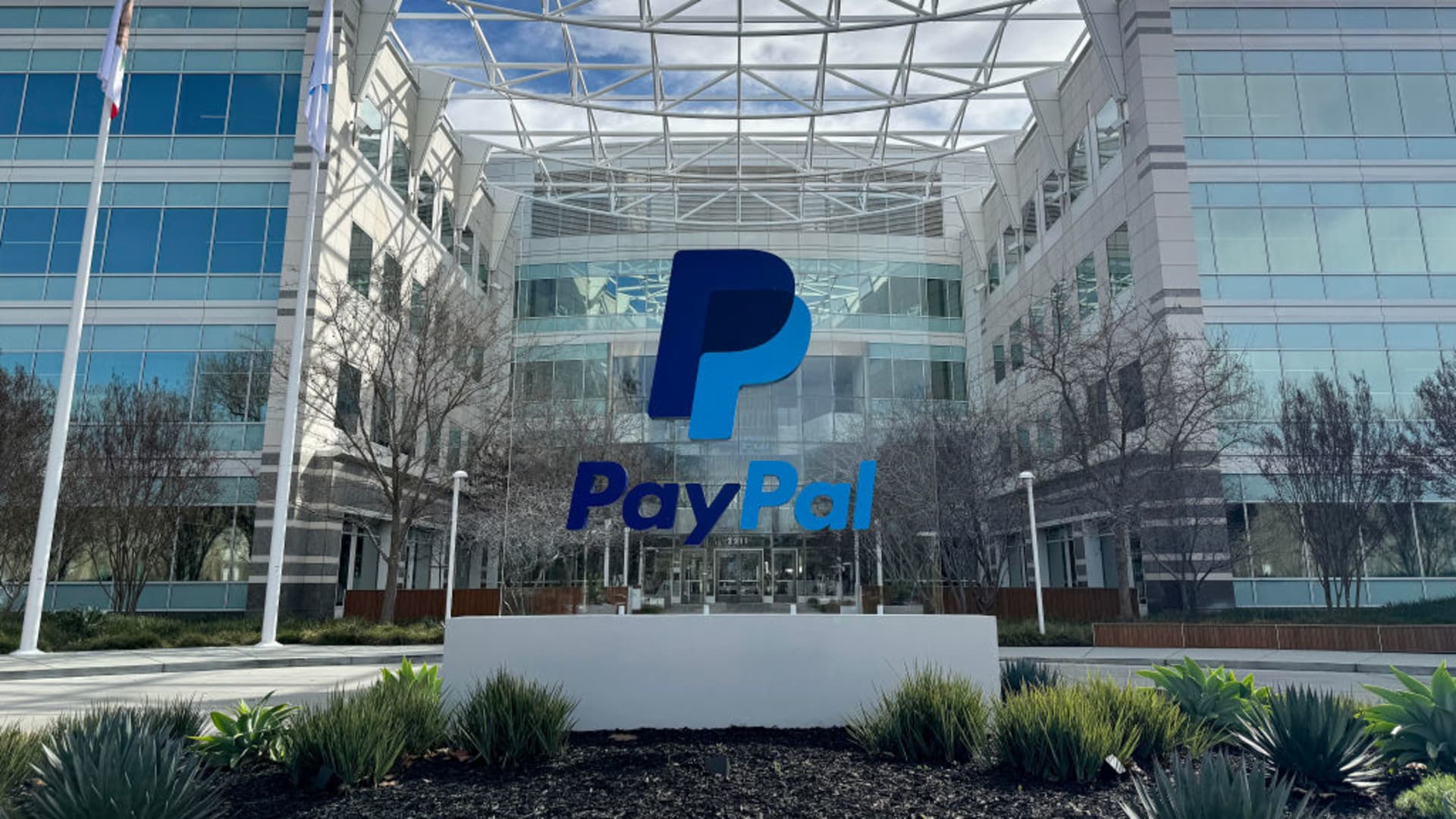 paypal-issues-disappointing-guidance-even-as-fourth-quarter-earnings-top-estimates