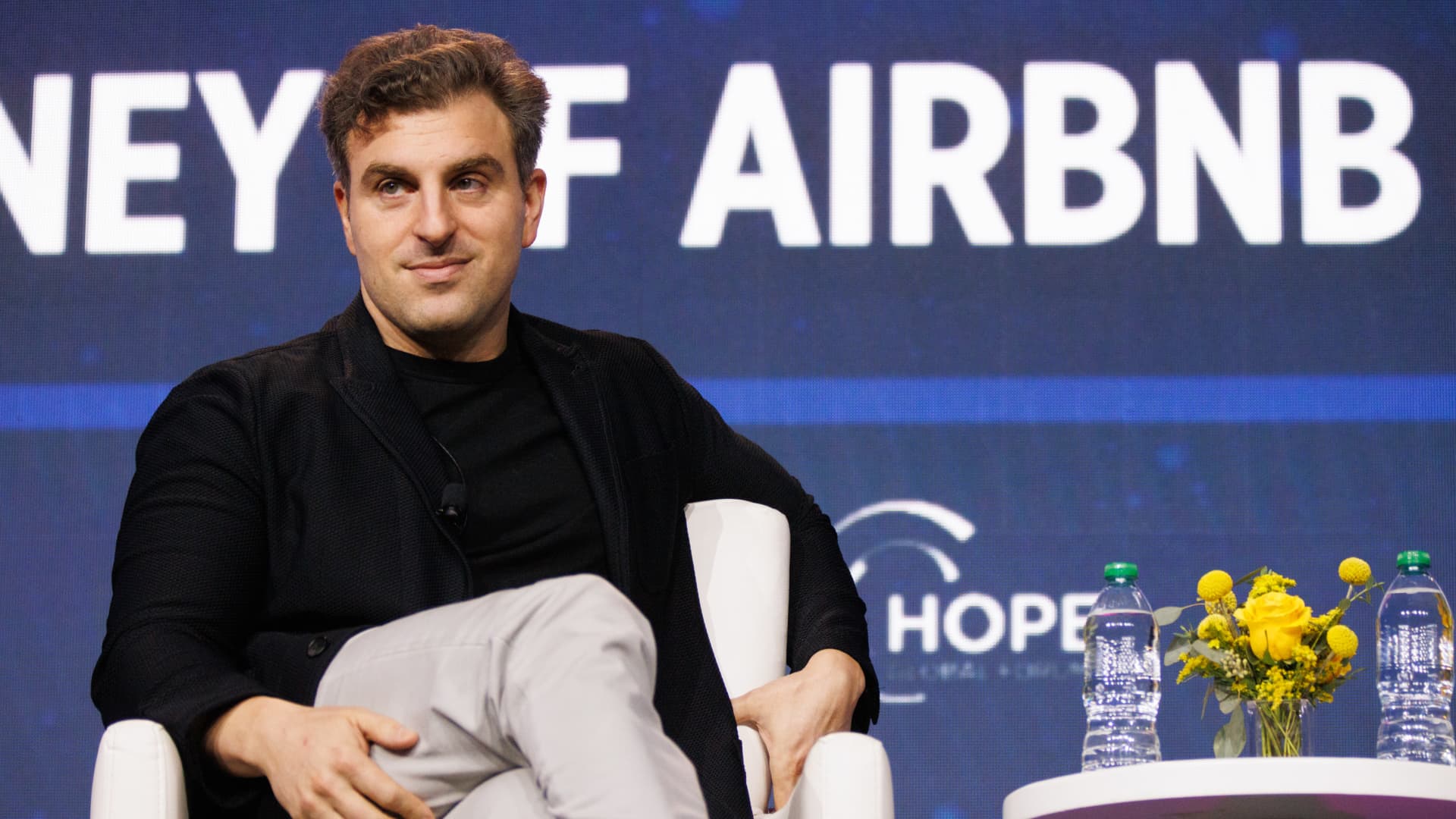 airbnb-reports-better-than-expected-revenue-and-beats-on-guidance