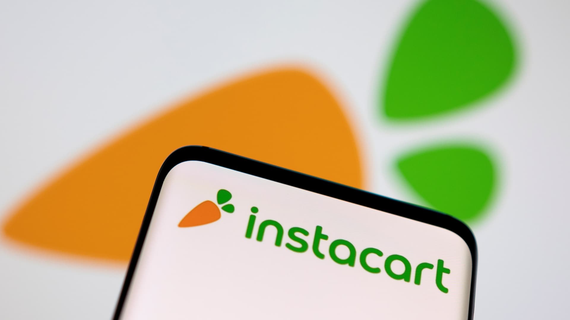 instacart-to-lay-off-250-employees,-or-about-7%-of-the-company,-as-part-of-restructuring