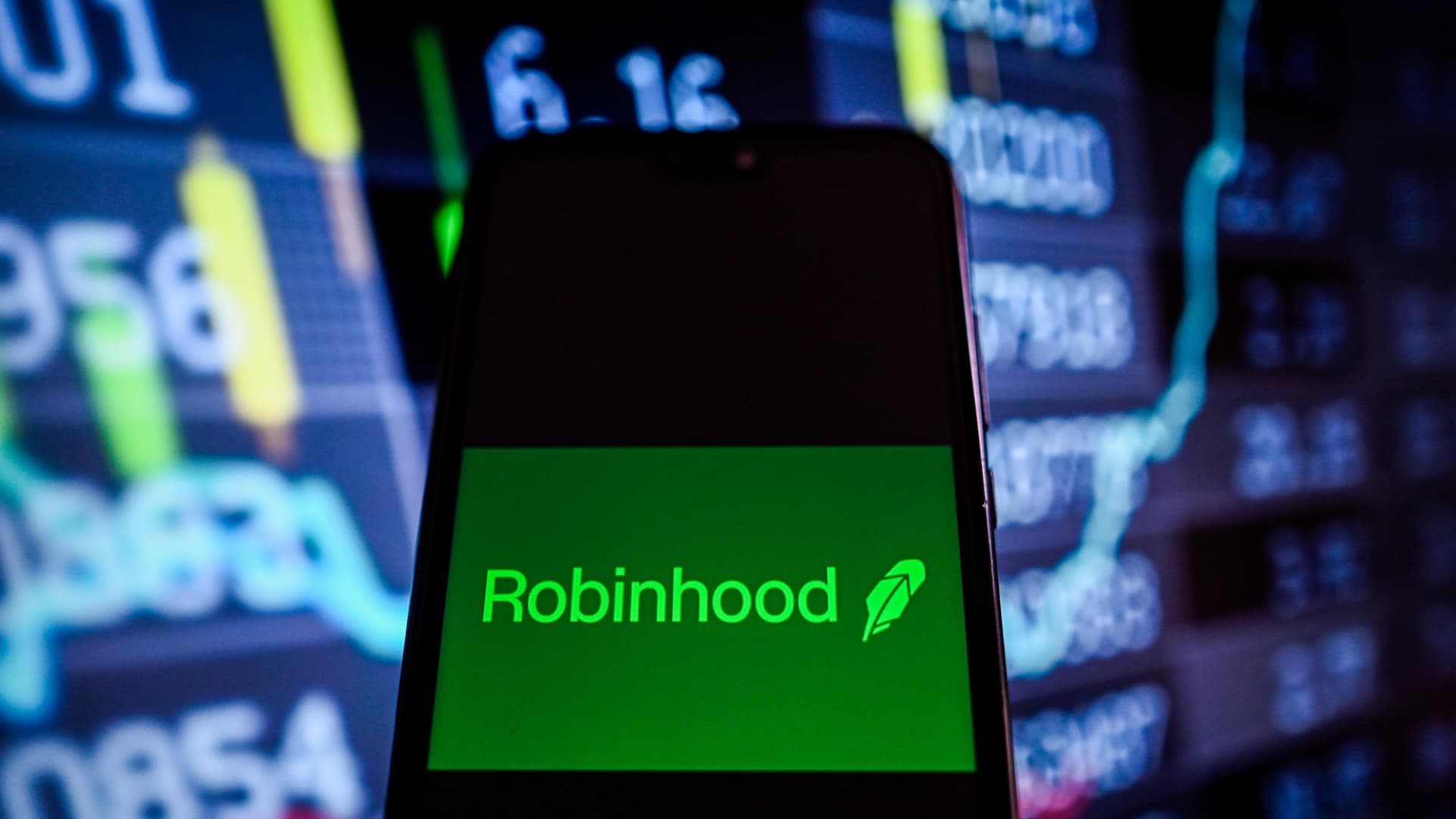 stocks-making-the-biggest-moves-after-hours:-lyft,-robinhood,-airbnb,-mgm-resorts-and-more