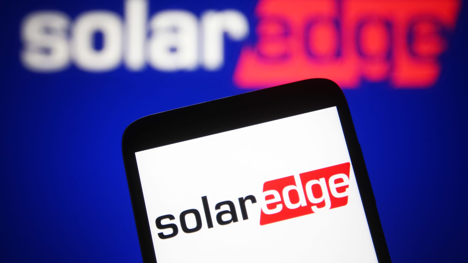 solaredge-tumbles-on-weak-first-quarter-guidance