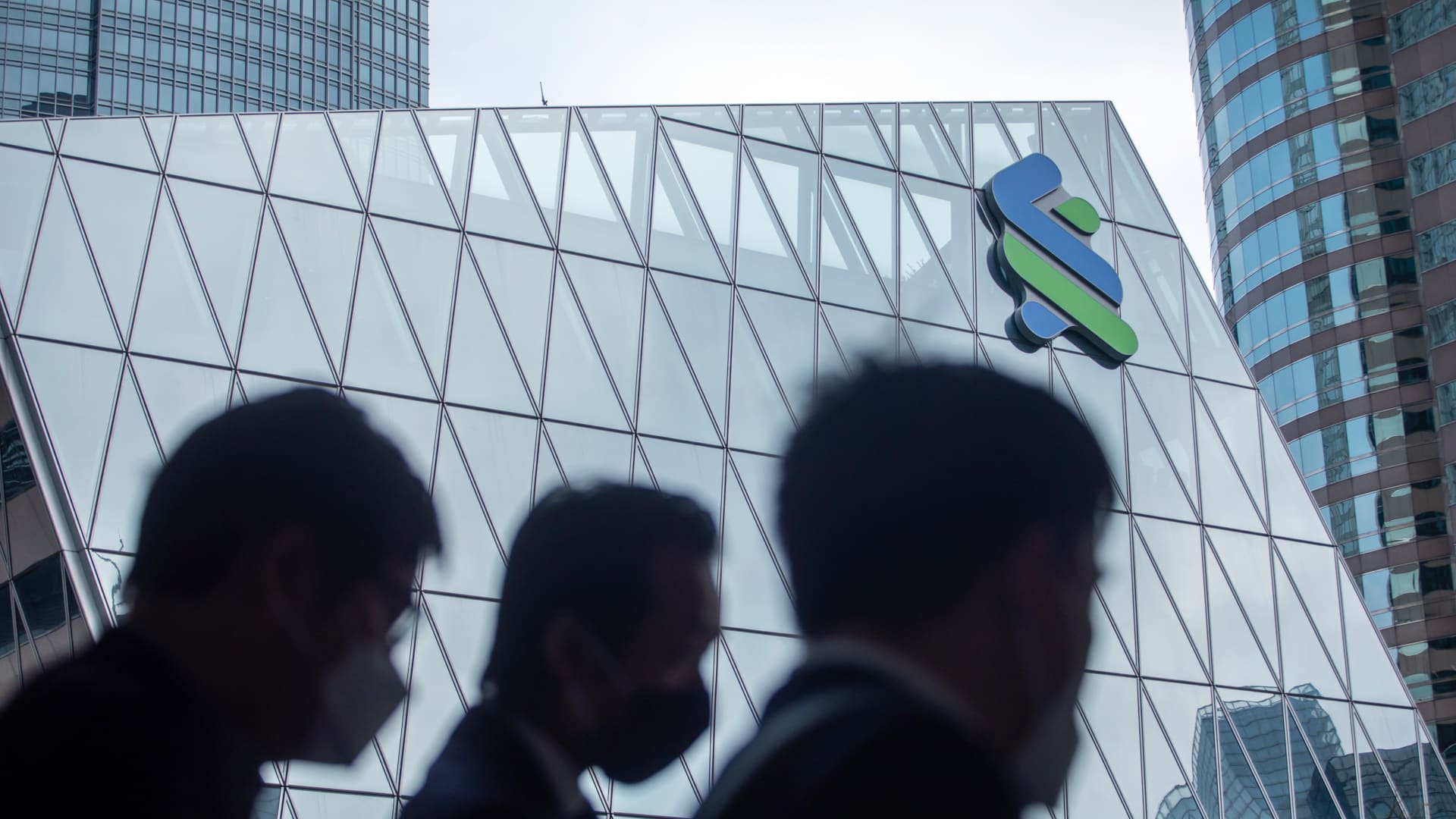 stanchart-lowers-income-target-as-china-weighs,-launches-$1-billion-buyback