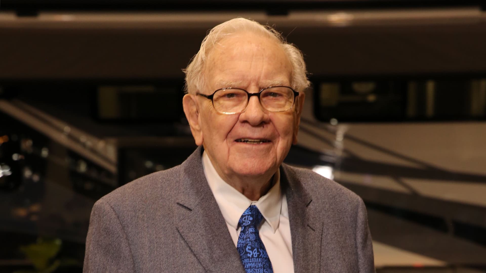 berkshire-hathaway-operating-earnings-jump-28%-in-the-fourth-quarter,-cash-pile-surges-to-record