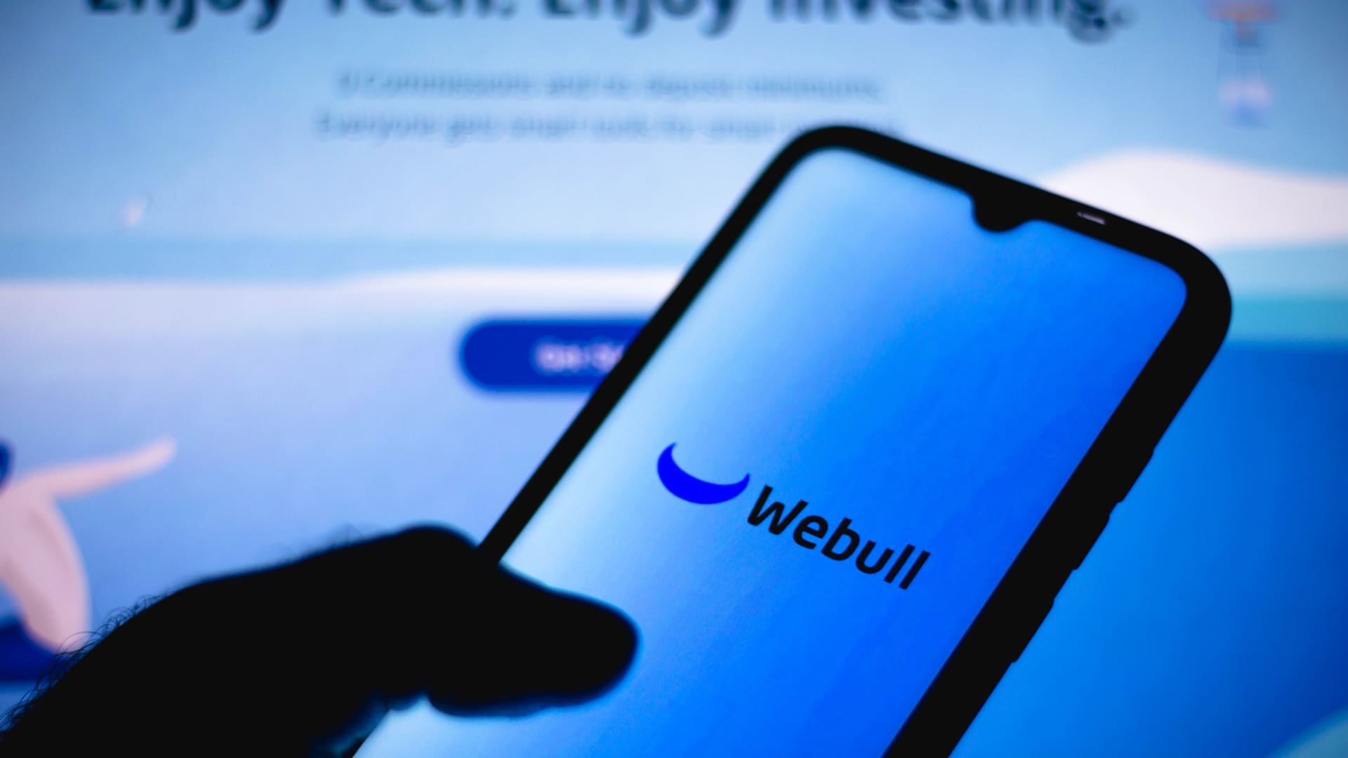 online-trading-platform-webull-is-set-to-go-public-via-a-$7.3-billion-spac-deal