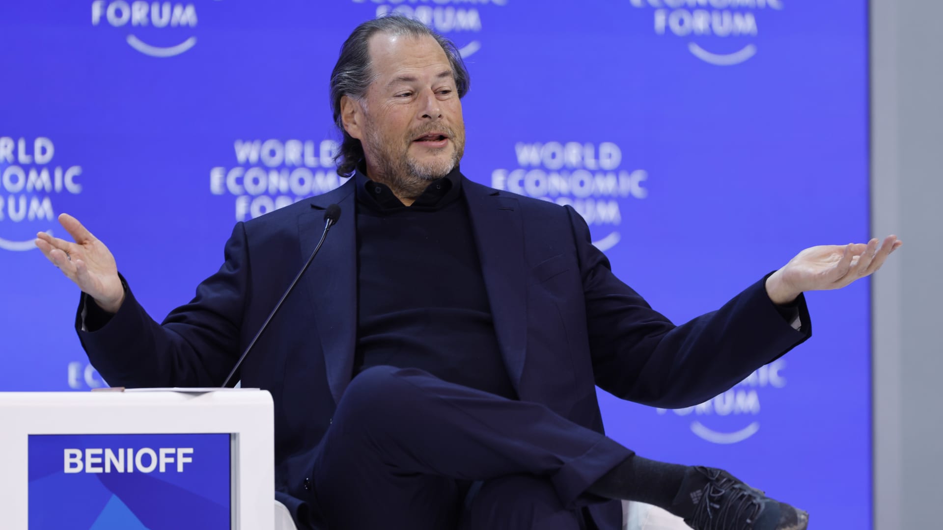 salesforce-slips-after-the-company-calls-for-single-digit-full-year-revenue-growth